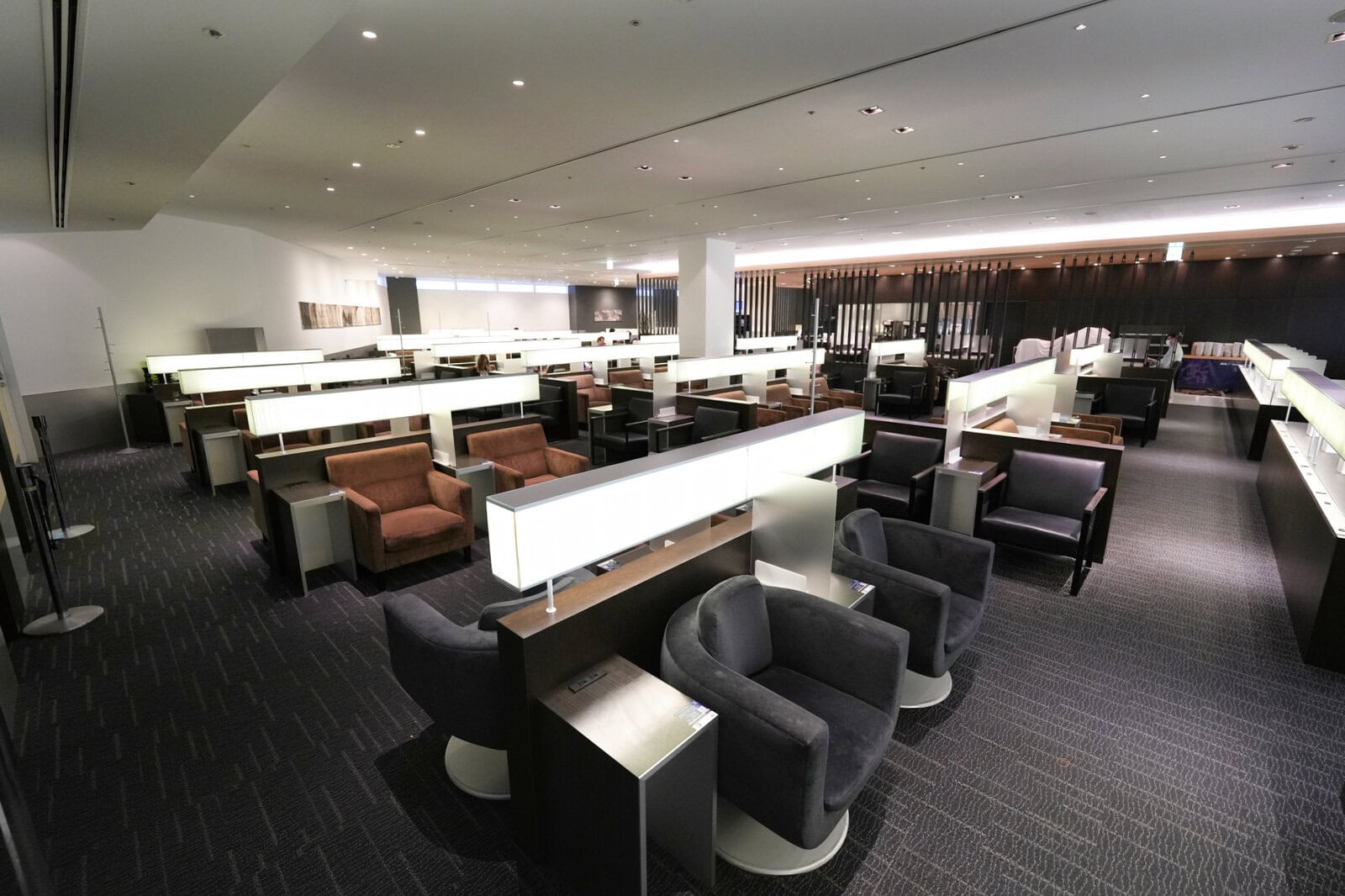 成田空港第5サテライトANAラウンジ・一番奥から入口側