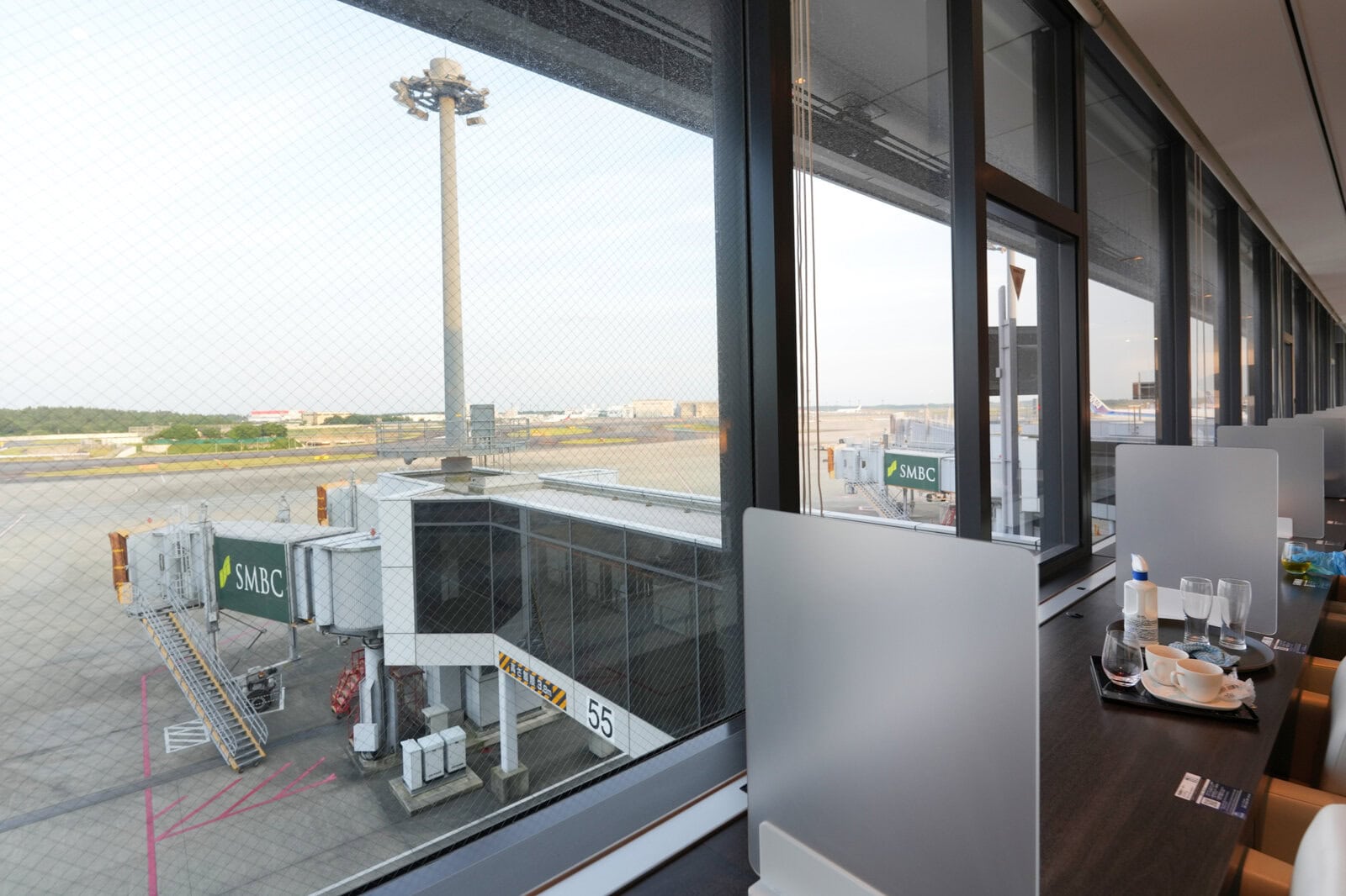 成田空港第5サテライトANAラウンジ・シーティングエリアからの眺め