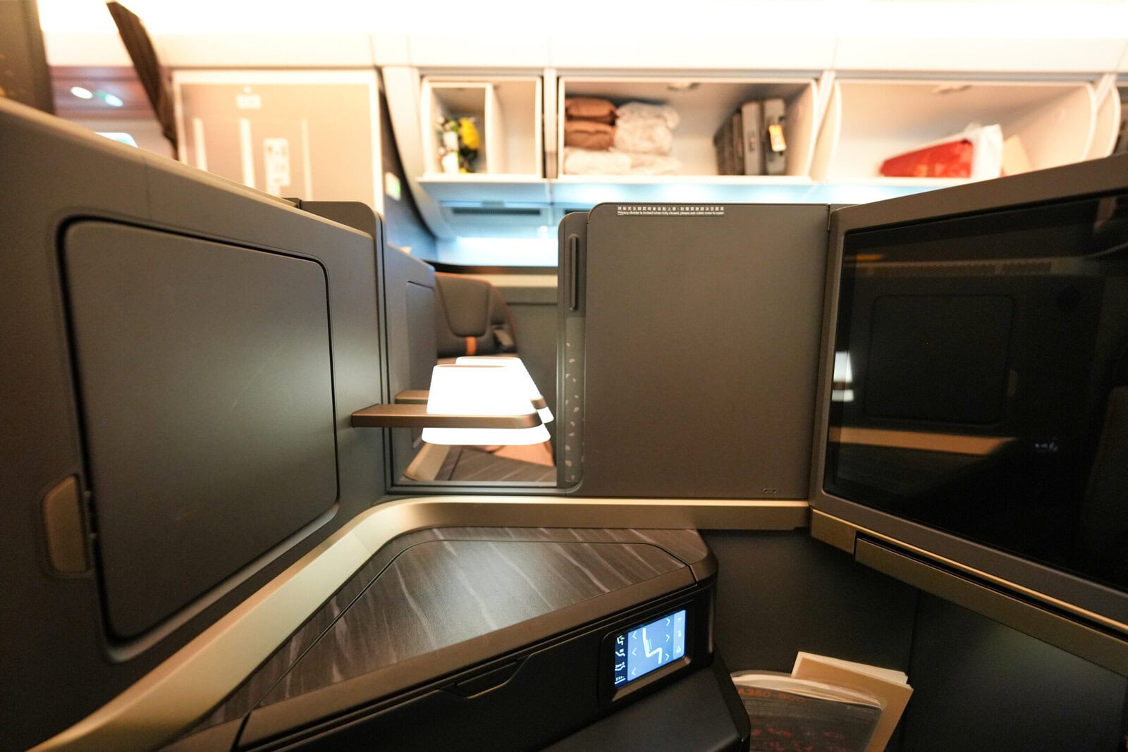 スターラックス航空ビジネスクラス搭乗記・通路側のシート・パーテーション