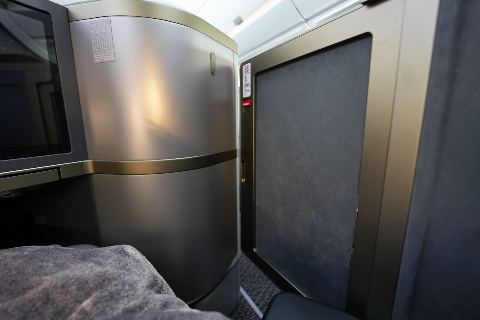 スターラックス航空ビジネスクラス搭乗記・ドアシートを閉めたところ