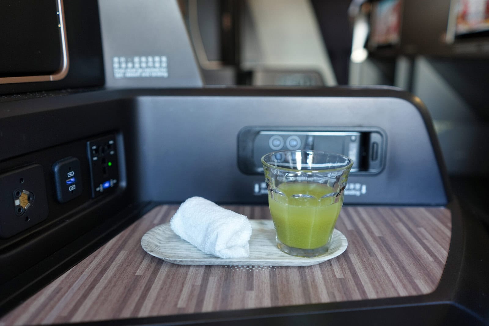 スターラックス航空ビジネスクラス搭乗記・機内食編・ウエルカムドリンク