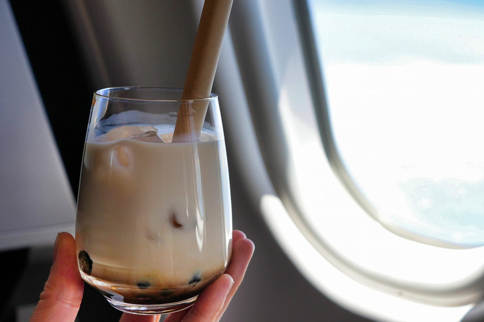 スターラックス航空ビジネスクラス搭乗記・機内食編・タピオカミルクティー