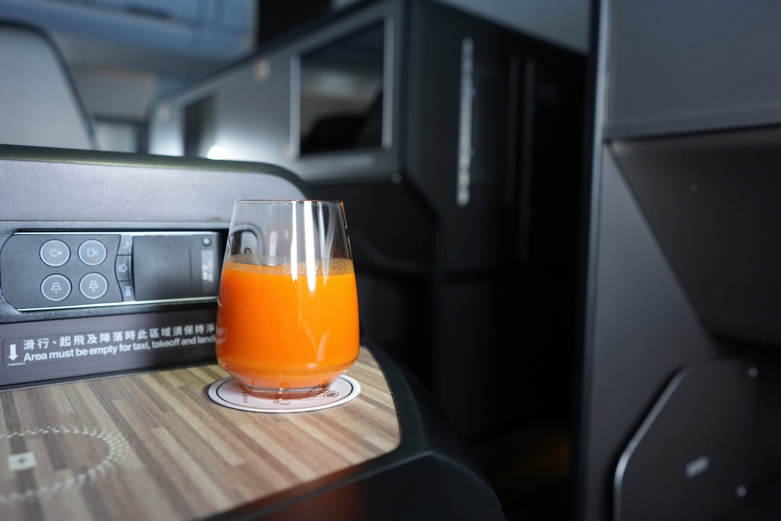 スターラックス航空ビジネスクラス搭乗記・機内食編・にんじんジュース