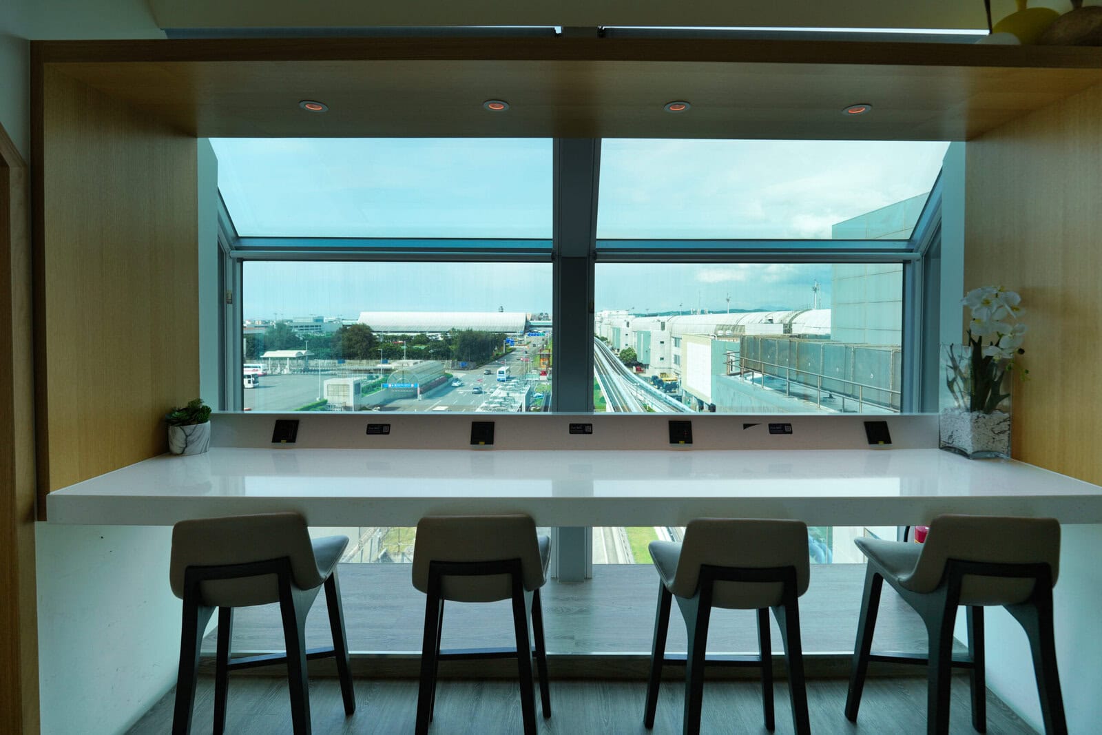 台湾桃園国際空港第2ターミナル・Oriental Club Lounge・窓からの眺め