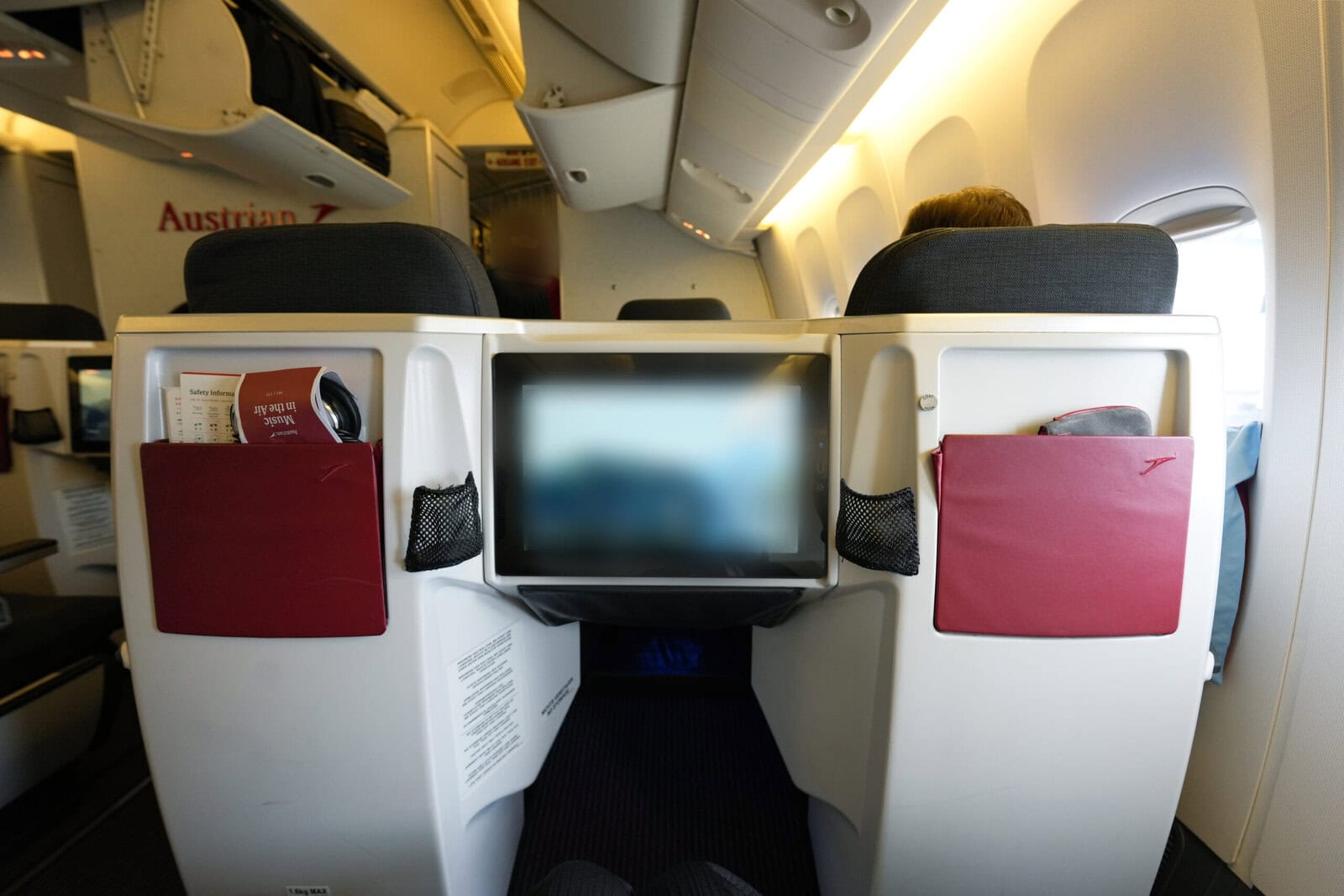 オーストリア航空ビジネスクラス搭乗記・ソロシート3列目の視界