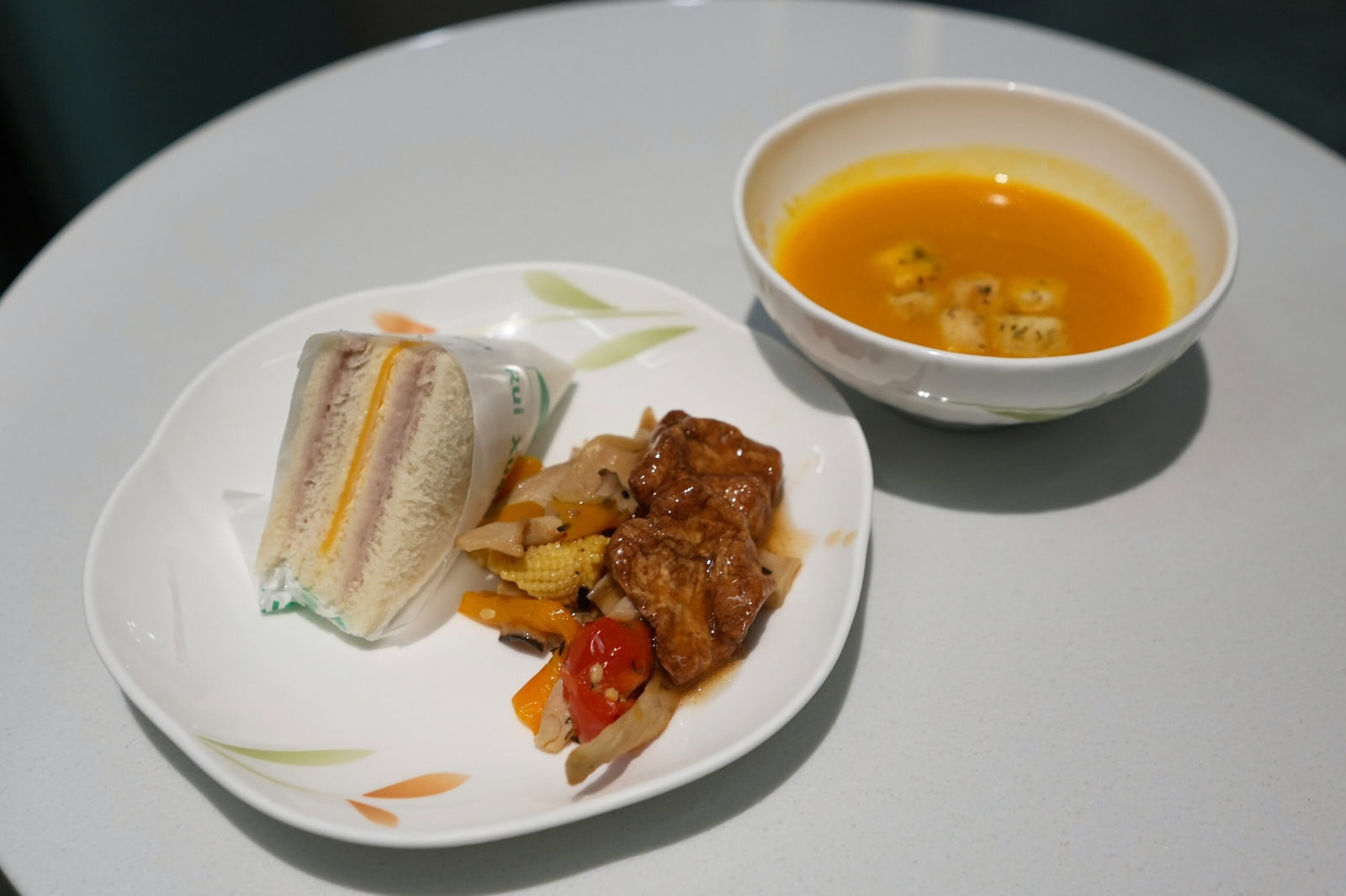 台北桃園国際空港エバー航空インフィニティラウンジ・夜食