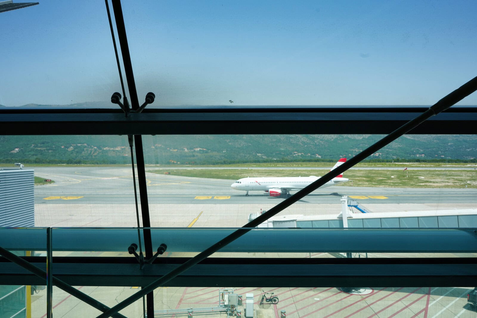 ドゥブロヴニク国際空港アドリアティックラウンジ・使用機が到着
