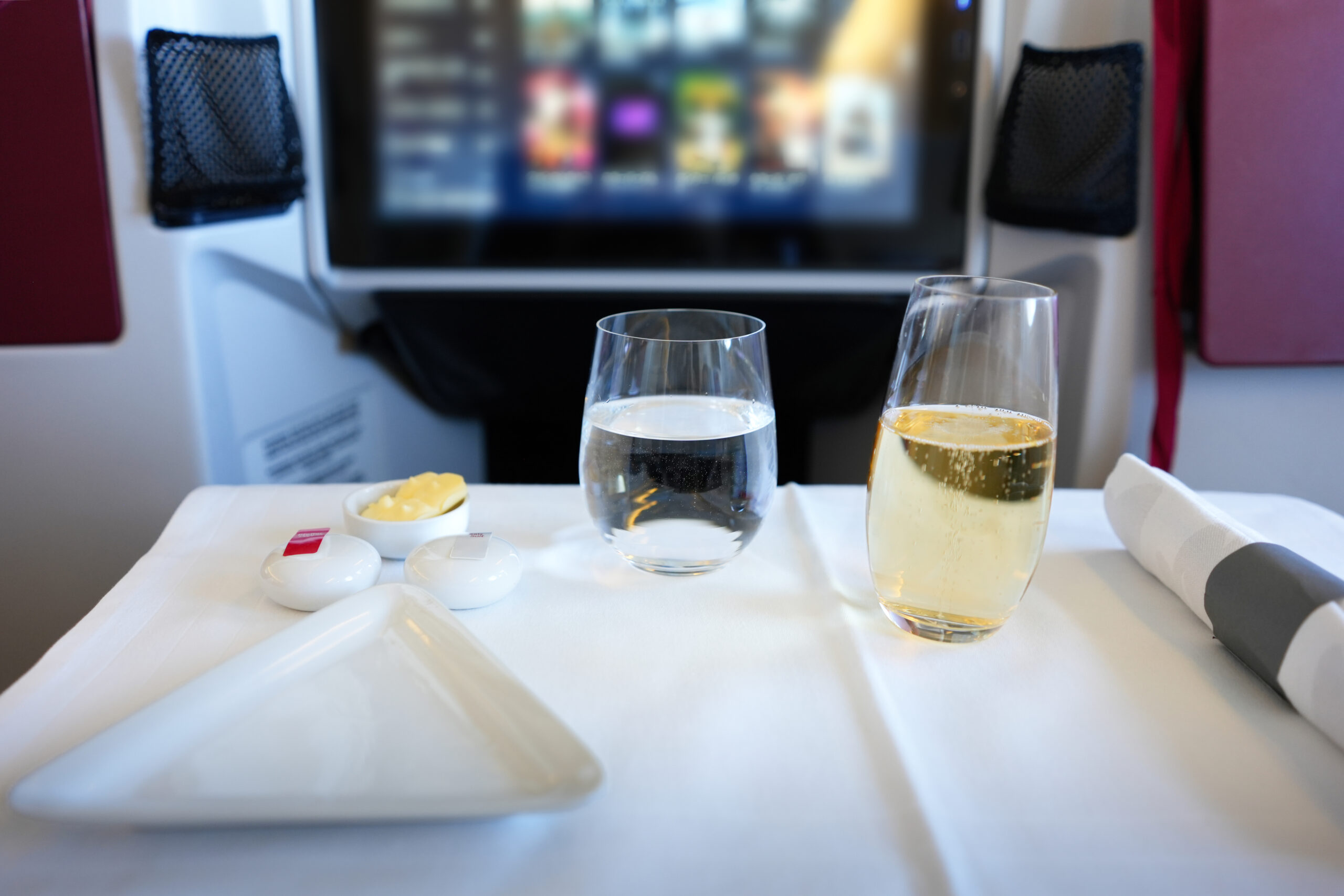 オーストリア航空ビジネスクラス搭乗記・機内食編・ドリンクはシャンパン