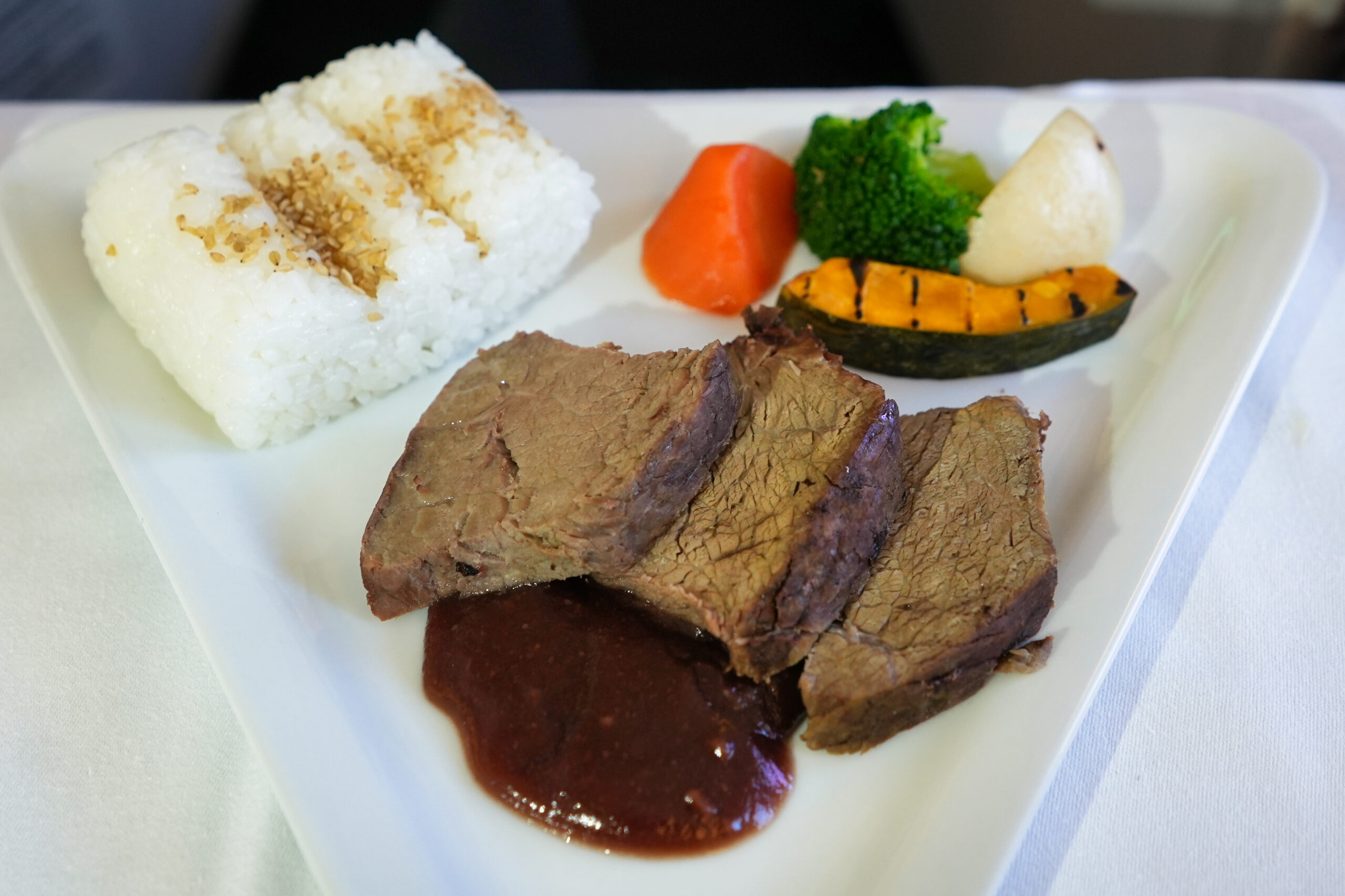 オーストリア航空ビジネスクラス搭乗記・機内食編・メイン