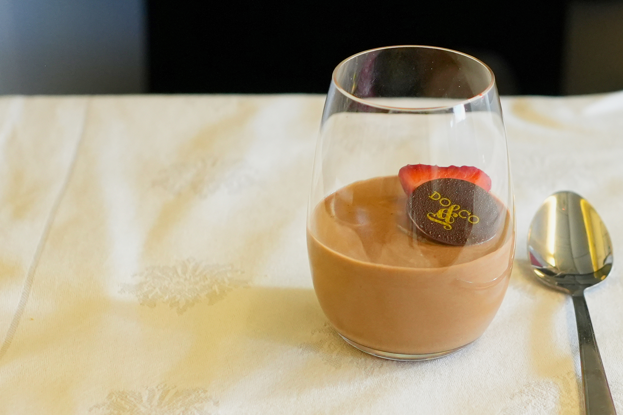 オーストリア航空ビジネスクラス搭乗記・機内食編・復路のチョコムース