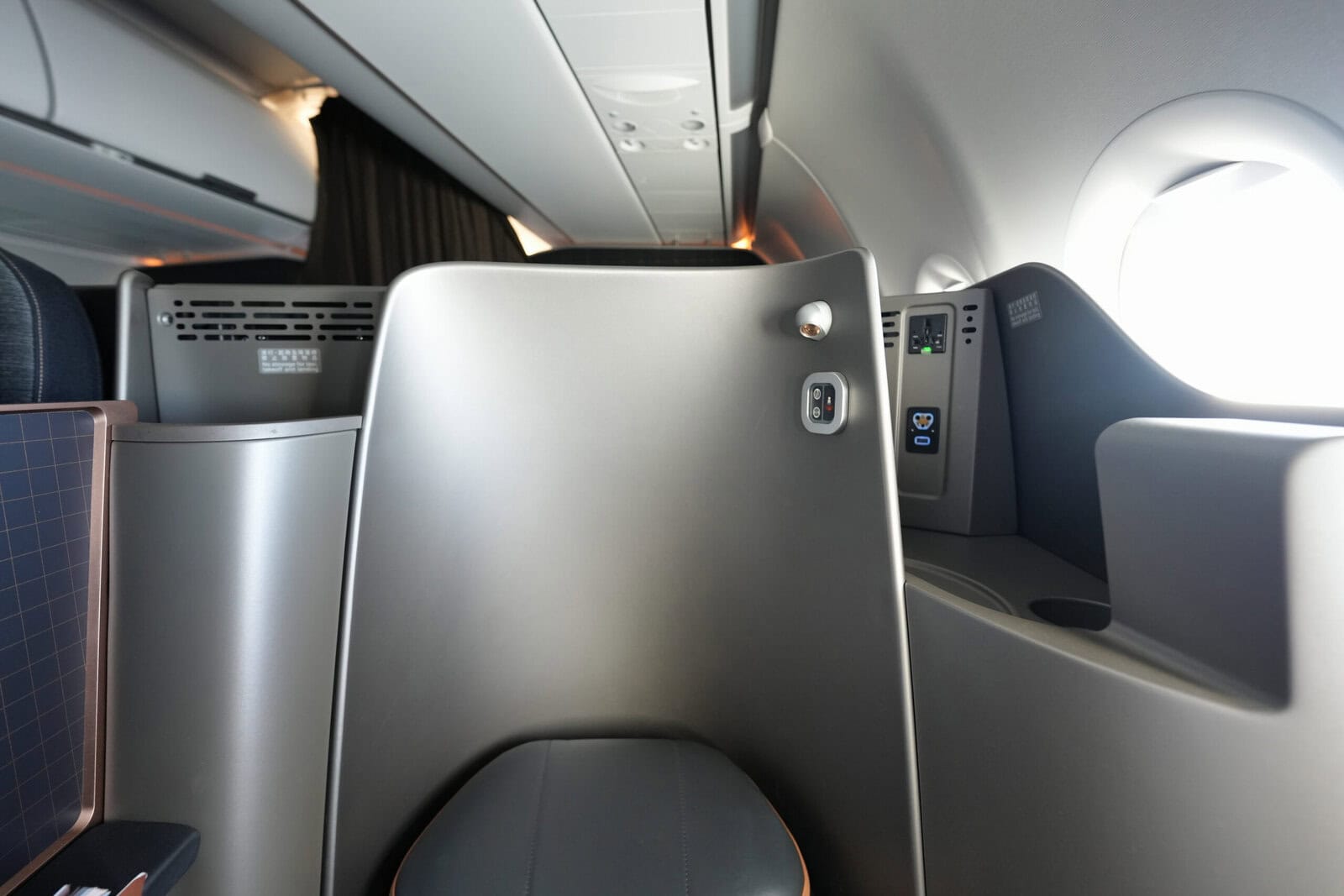 A321スターラックス航空ビジネスクラス・シート周りのデザインが秀逸