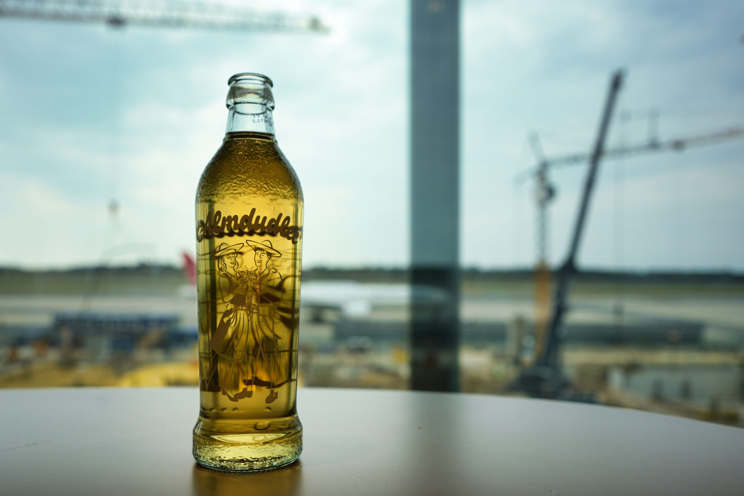 ウィーン国際空港・オーストリア航空ビジネスラウンジ・ご当地ドリンク