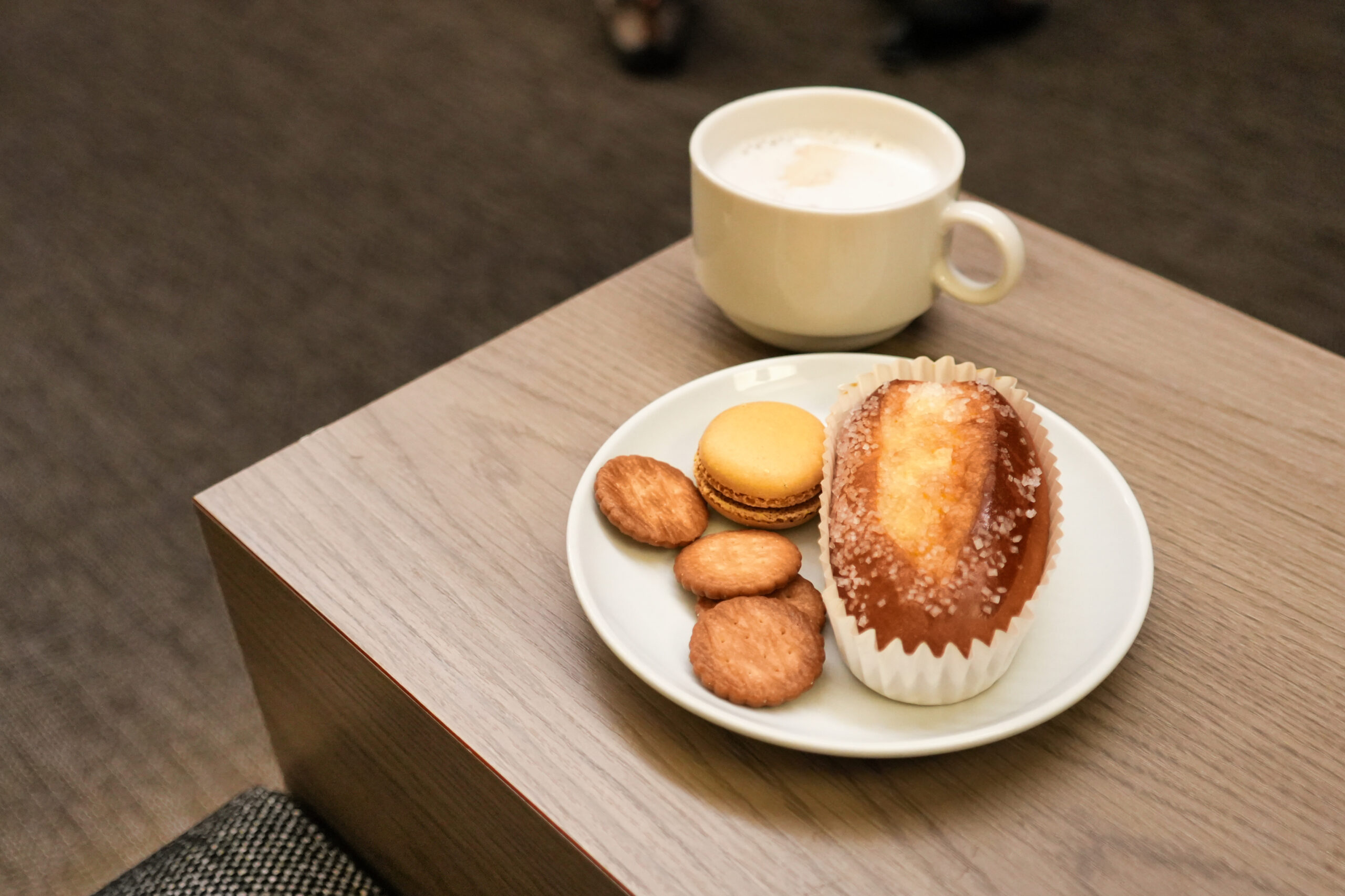 SKY Lounge south ラウンジ/菓子パン