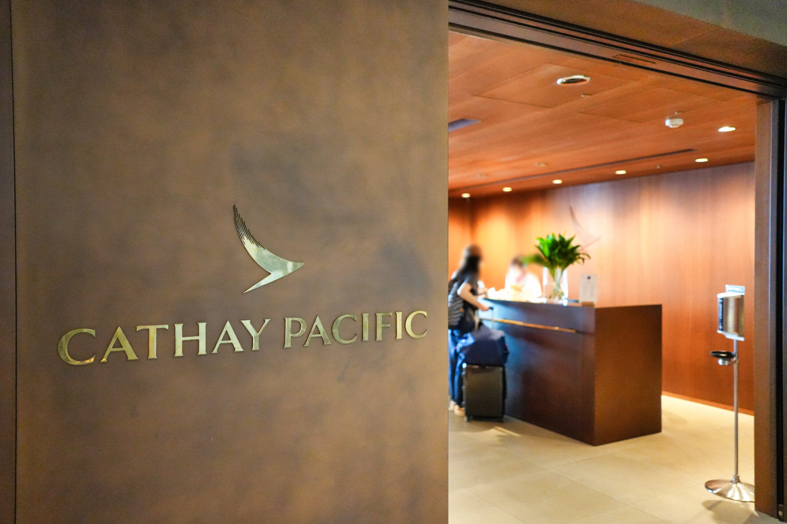 羽田空港キャセイパシフィック航空ラウンジの入口
