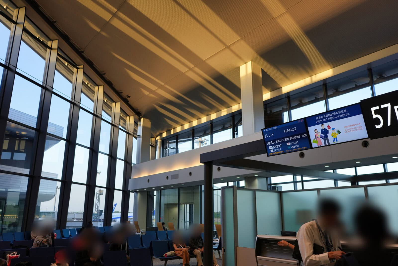 成田空港第1ターミナル59番搭乗口前