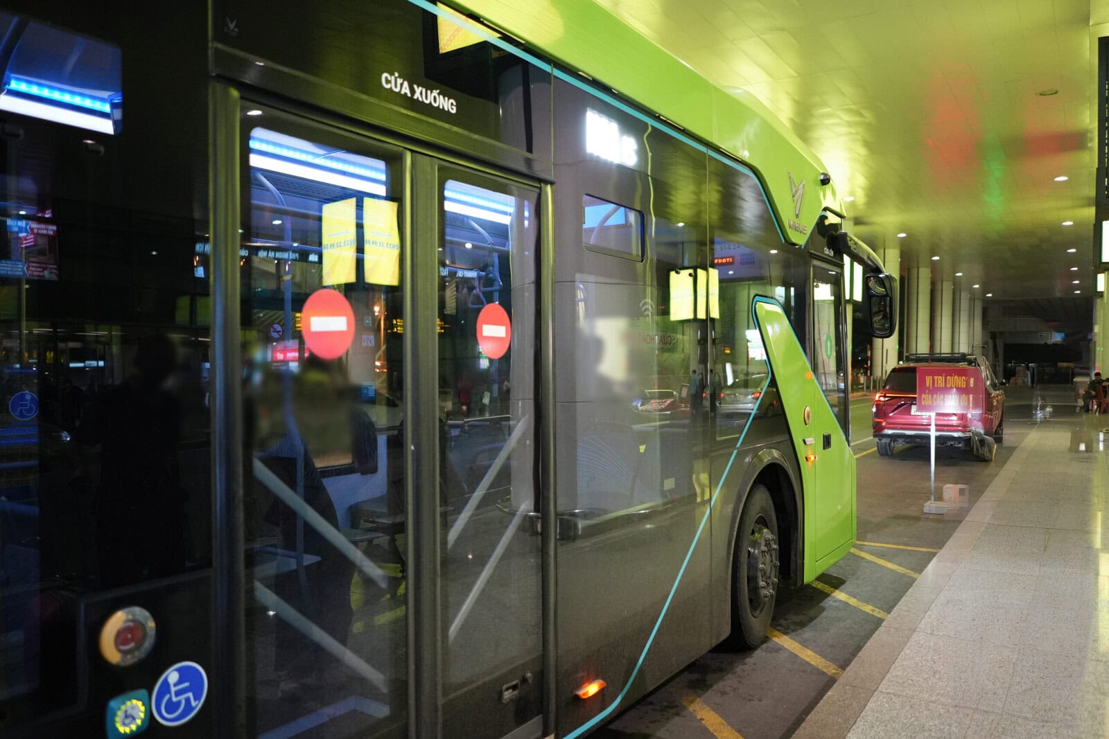 ハノイ・ノイバイ国際空港・ターミナル間無料シャトルバス・乗車