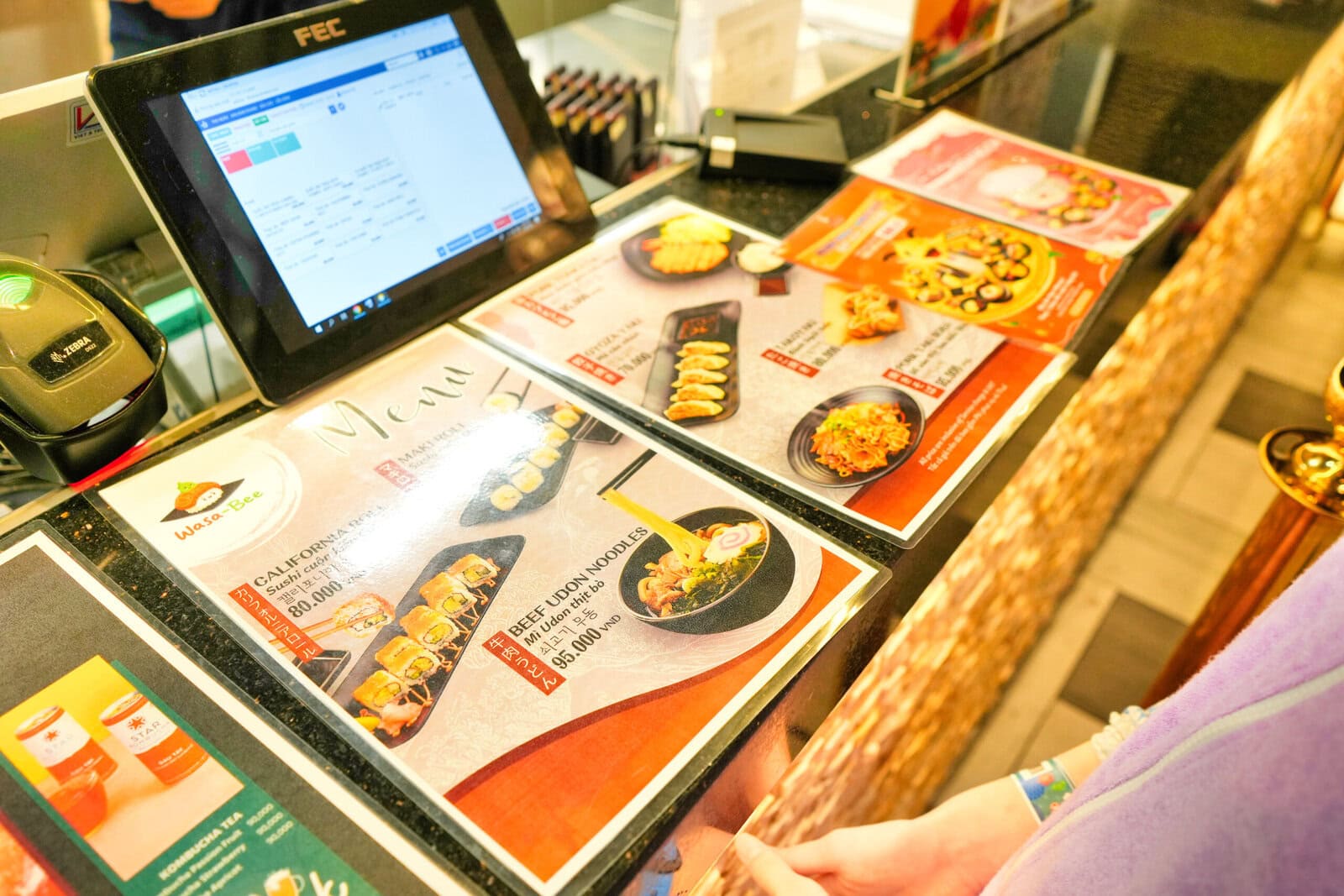 ダナン三日月ウォーターパーク・フードコート/日本料理店