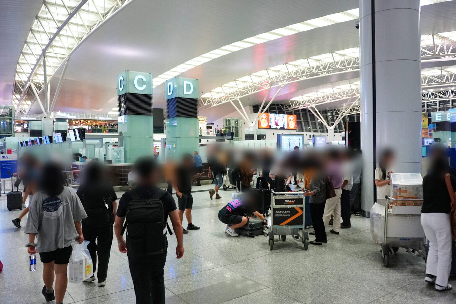 ハノイ・ノイバイ国際空港・ターミナル間無料シャトルバス・国際線ターミナルに到着