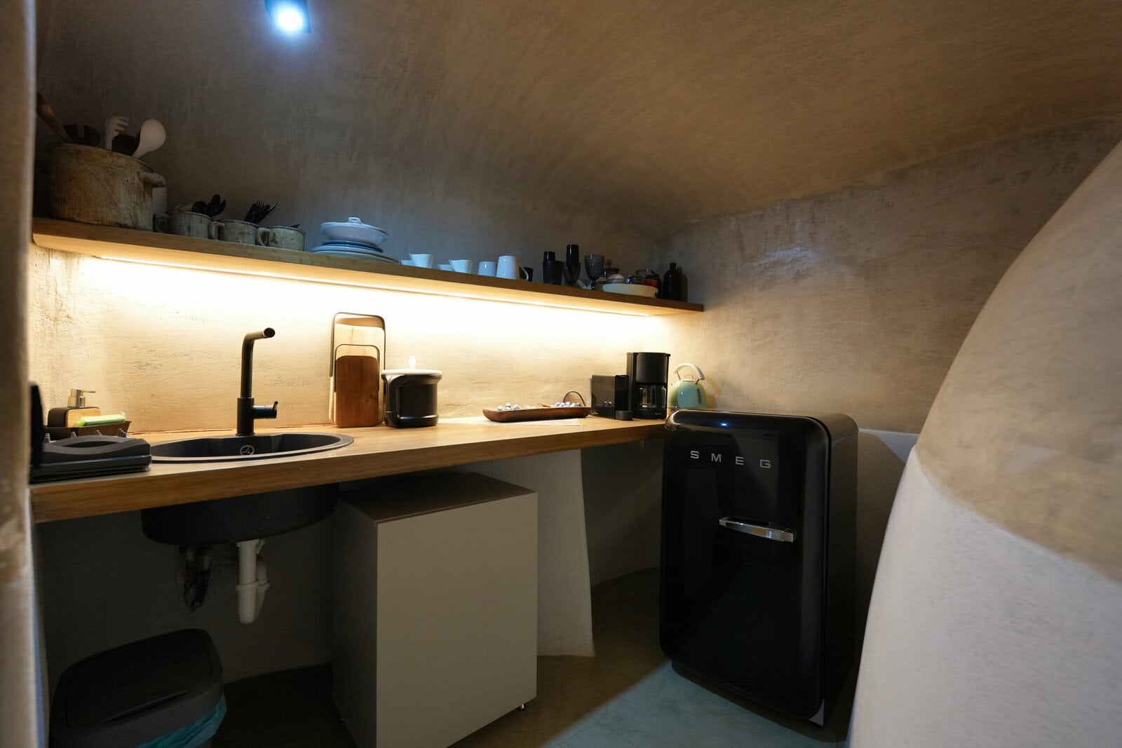 サントリーニの洞窟ホテルIoTa Monocave by Thireon宿泊記・キッチン
