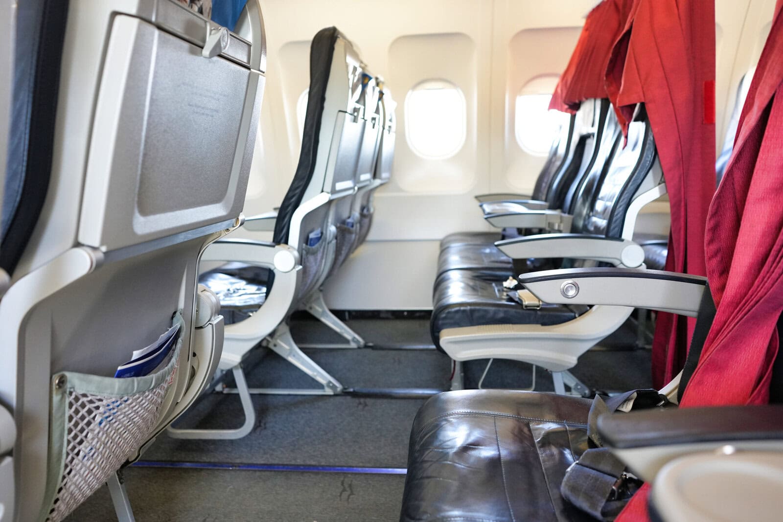 エーゲ航空ビジネスクラス搭乗記・アテネ発サントリーニ行き・シートピッチ