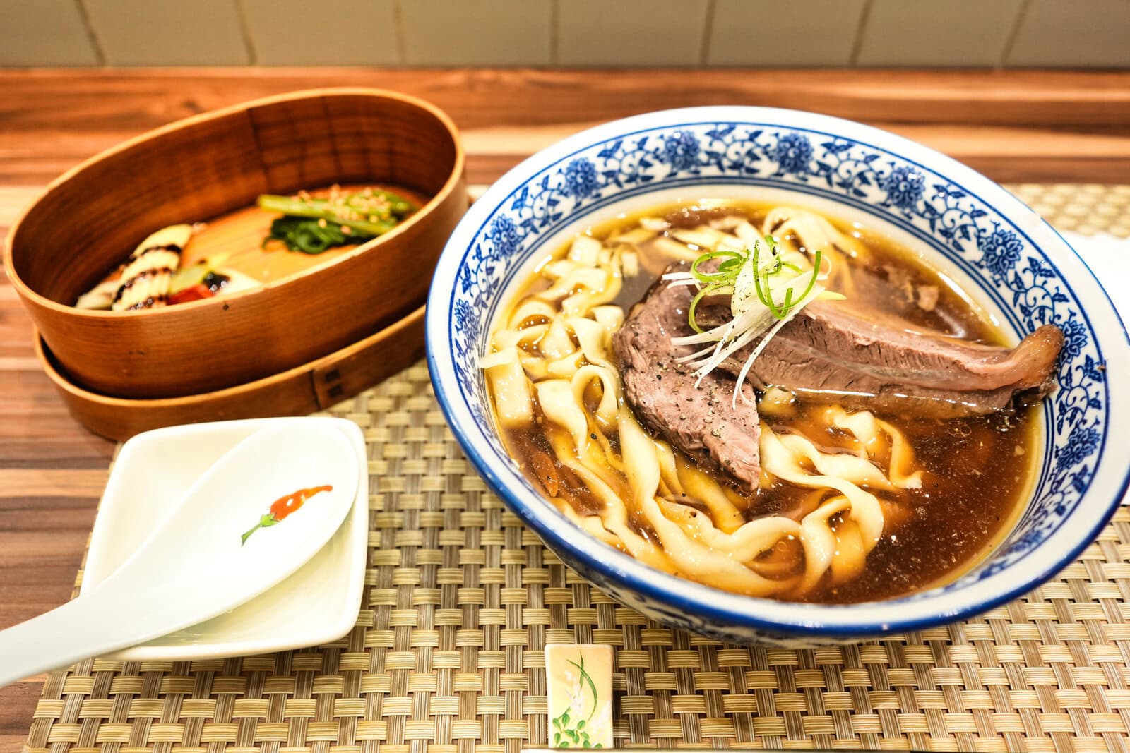 江牛楼・前菜と牛肉麺
