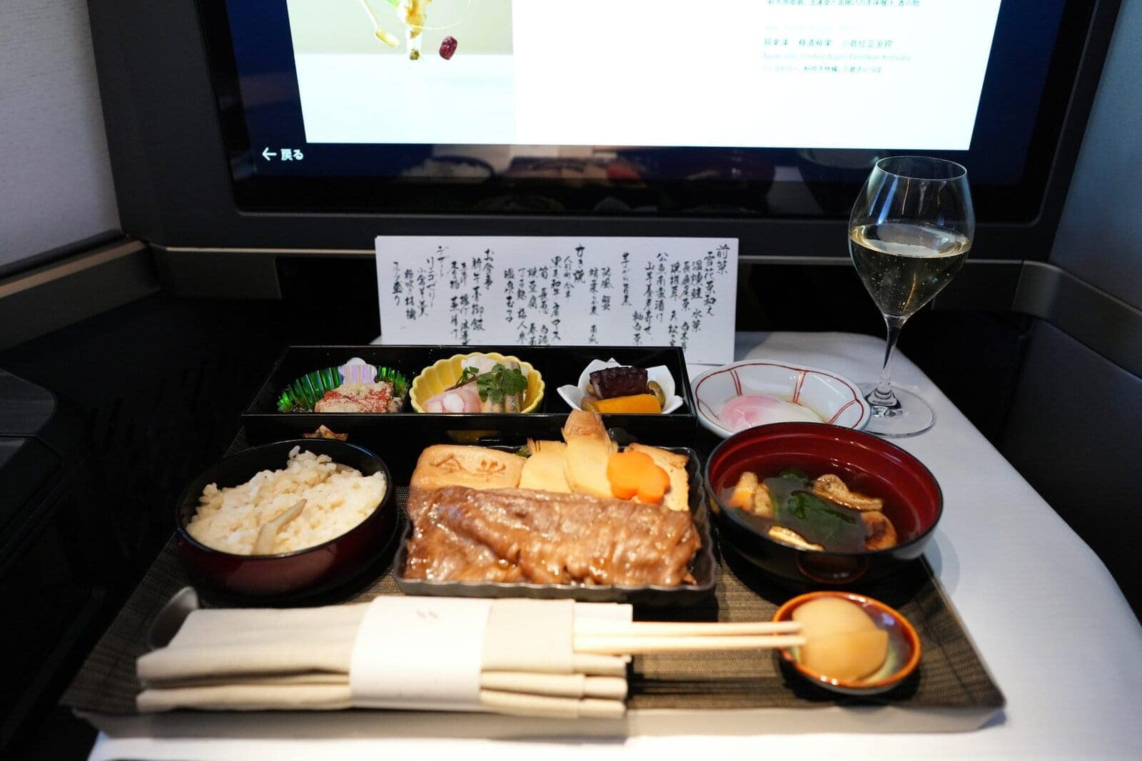 スターラックス航空A350ビジネスクラス搭乗記・機内食はリニューアルされた今半のすき焼き