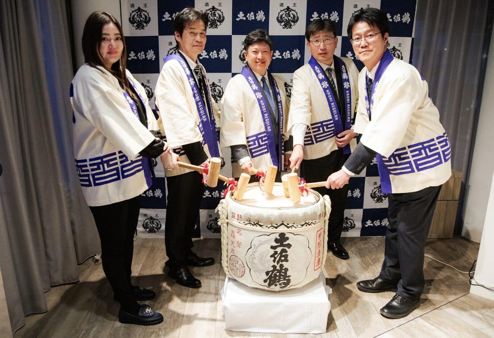 土佐鶴酒造・香りレギュラー発売を祝して鏡割り