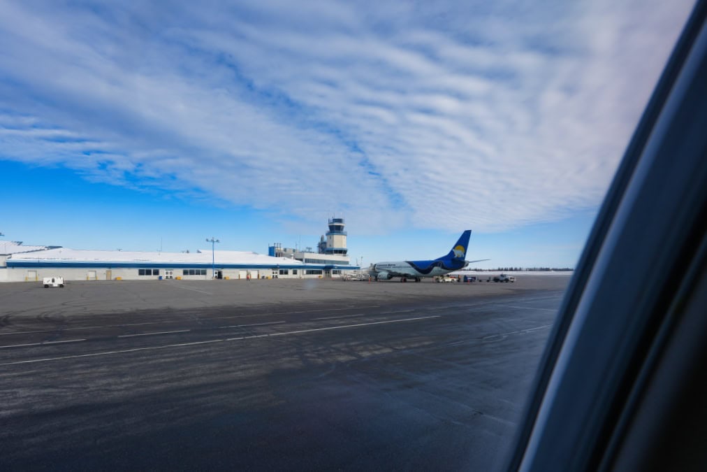 イエローナイフ空港を離陸