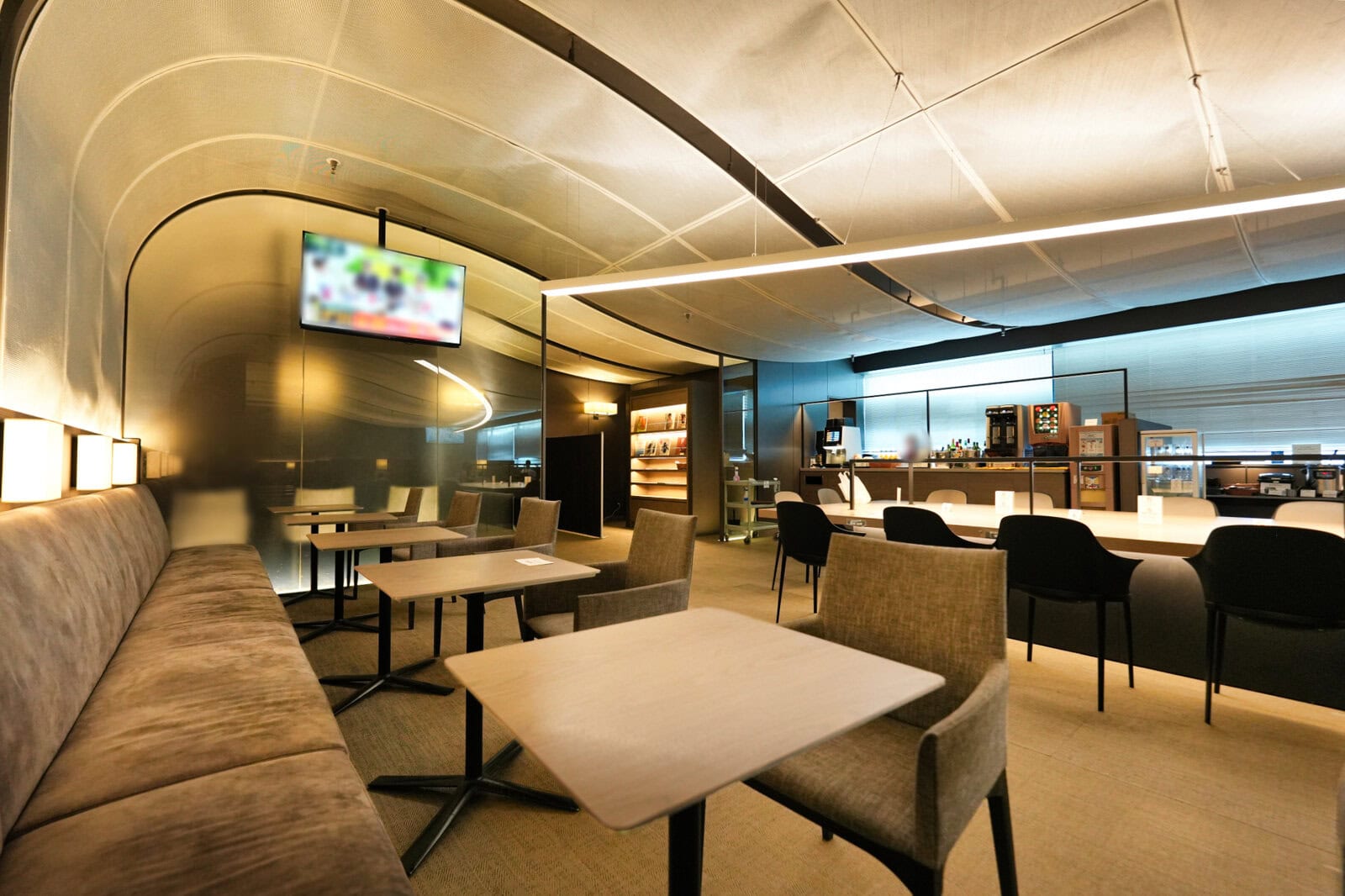 羽田空港sky lounge south ある日のラウンジの様子2