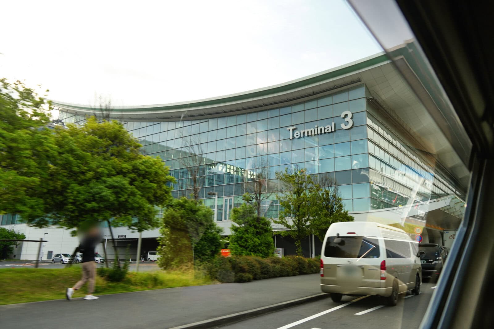 羽田空港第3ターミナルに到着