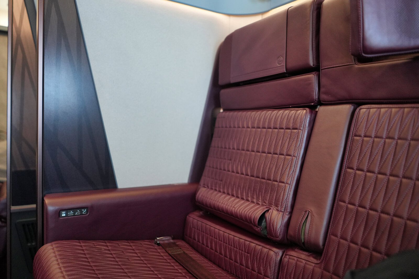 JAL A350-1000 First Class side chair