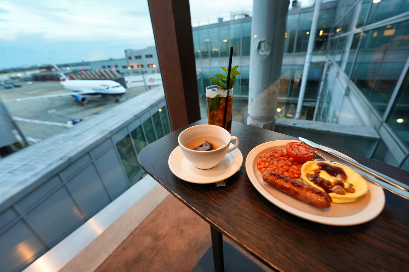 飛行機を眺めながらの朝食