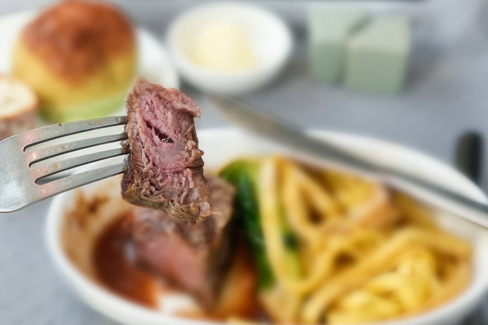ステーキの焼き加減も完璧