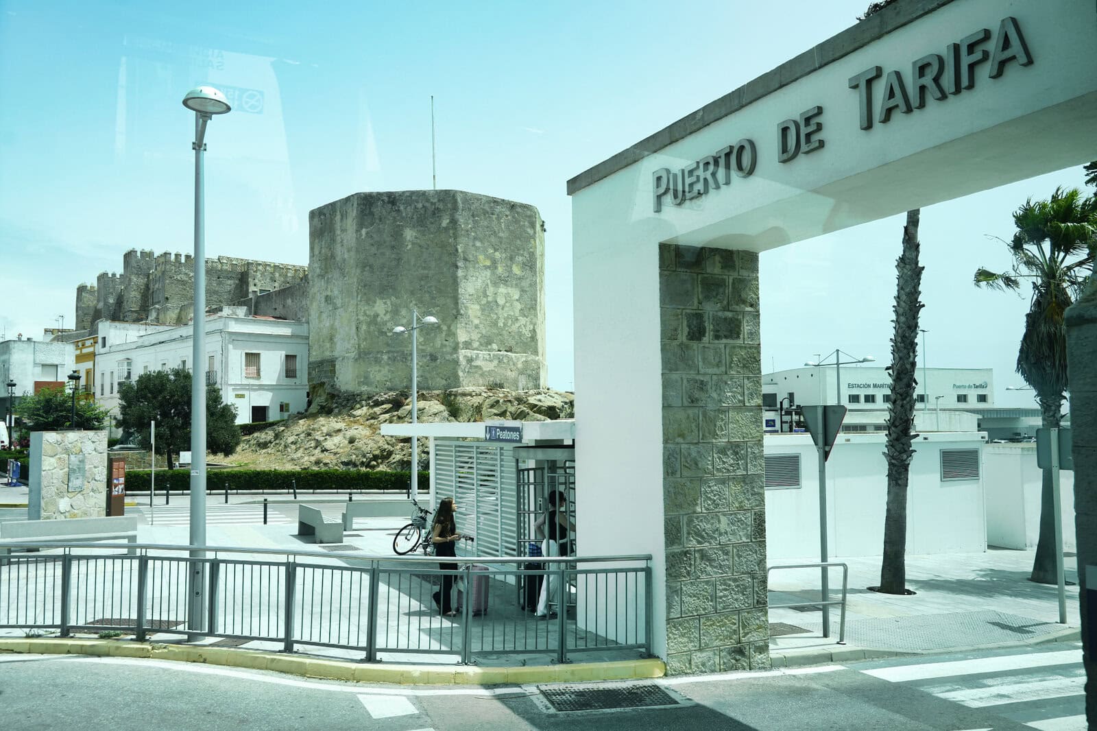 タリファ港の入口