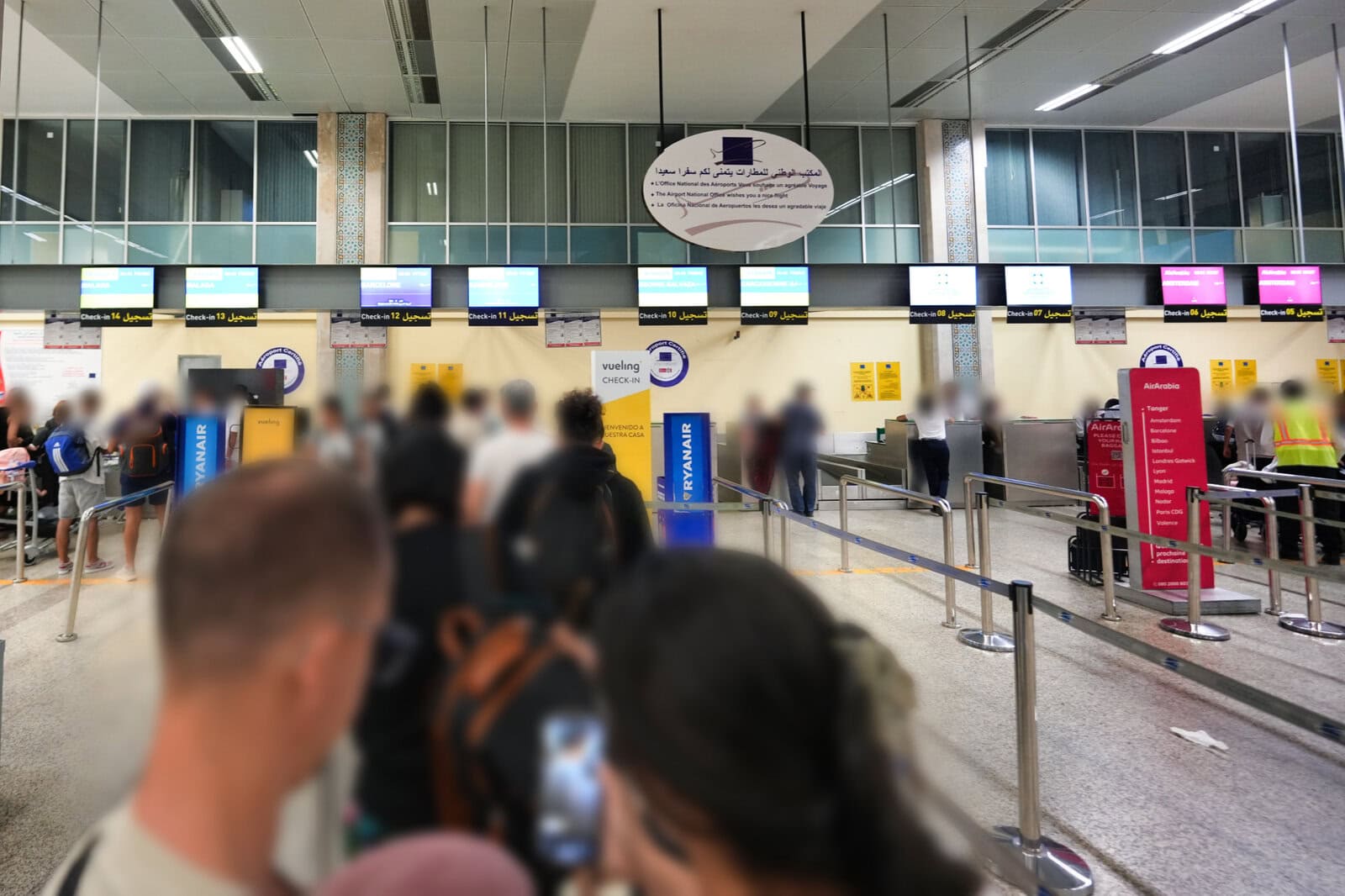 ブエリング航空のチェックインカウンター前