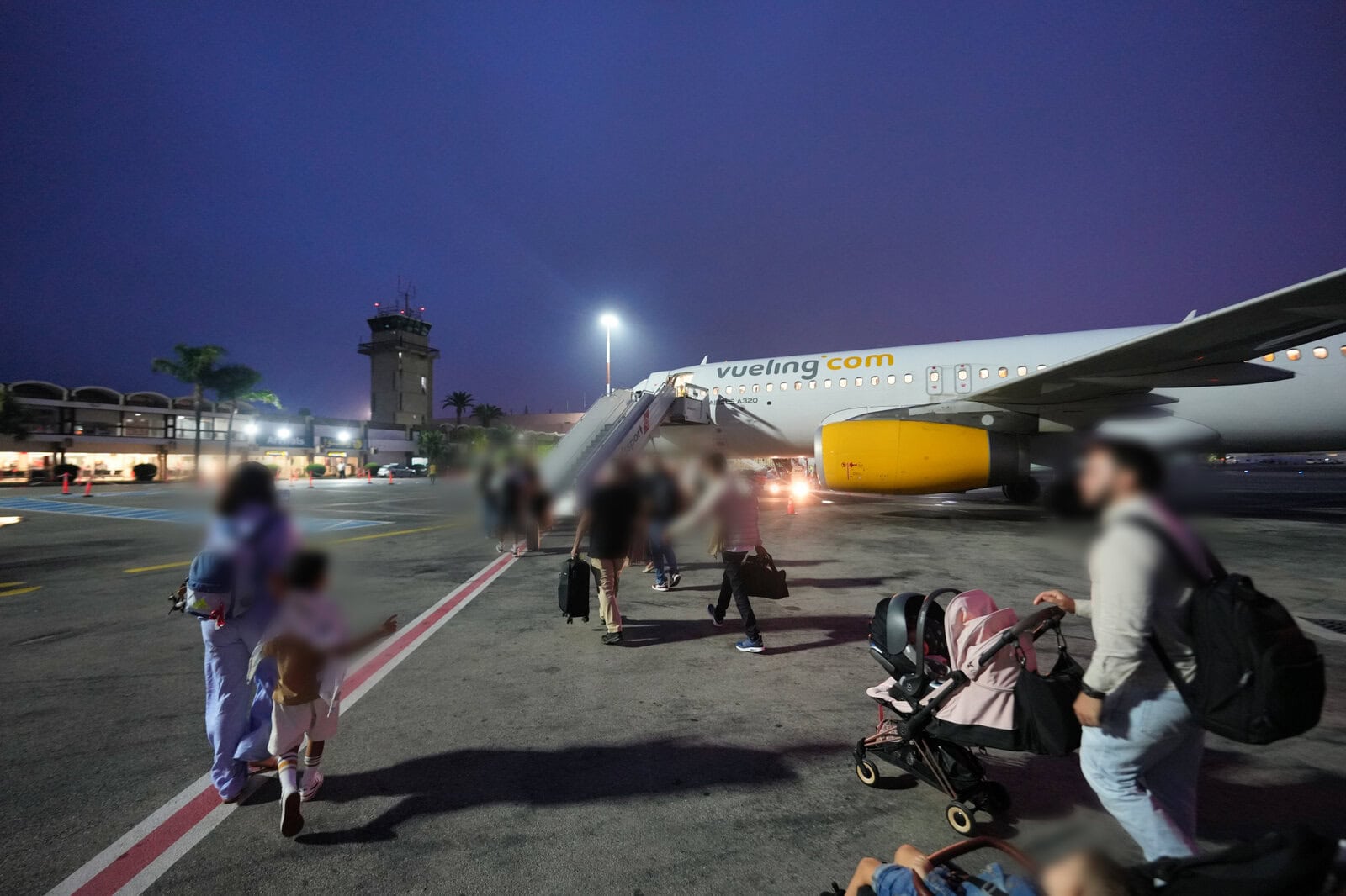 ブエリング航空　使用機に到着