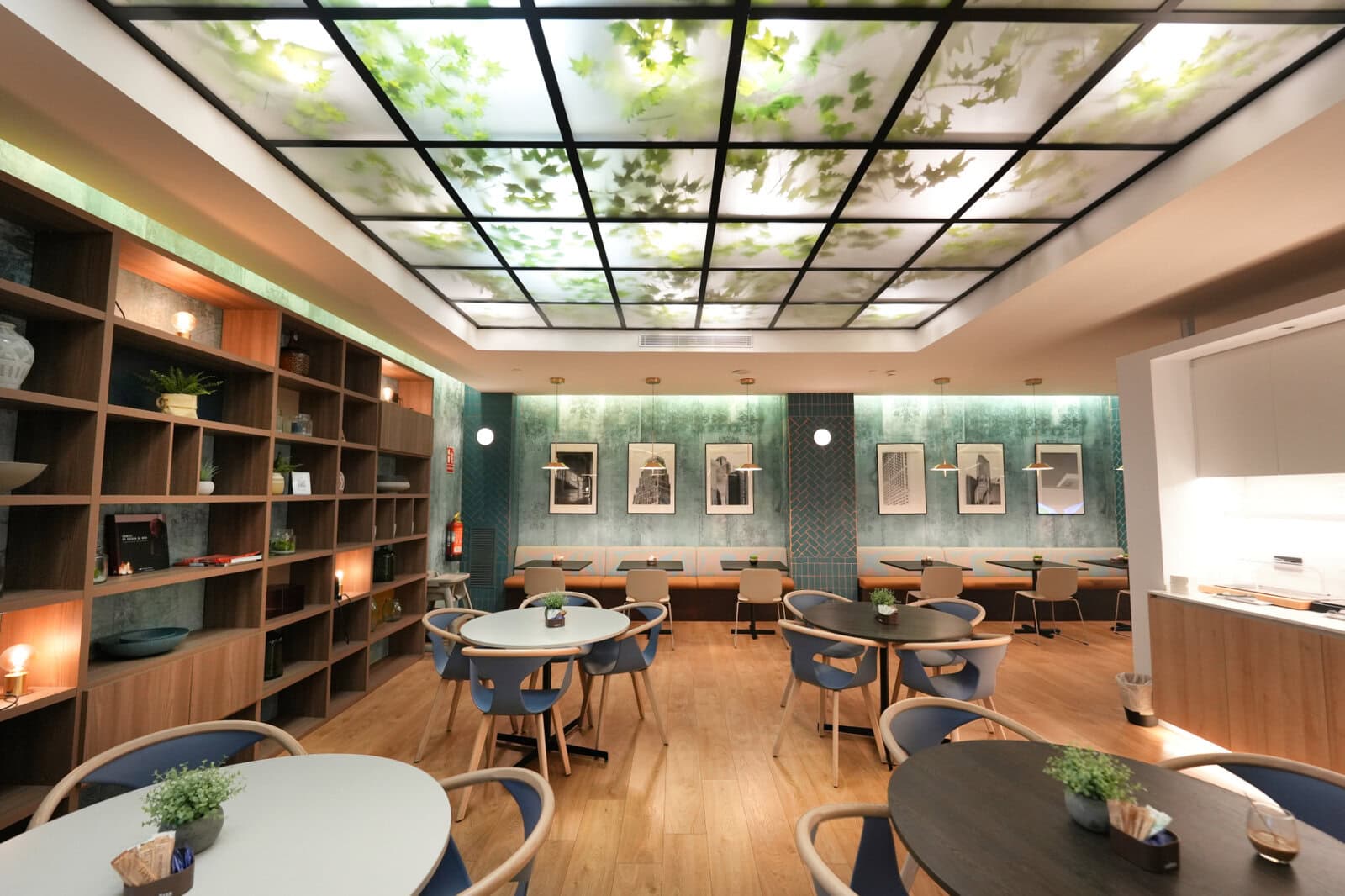 バルセロナ国際空港Premium VIP Lounge・カフェスペース