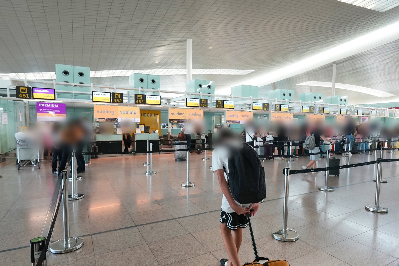 ブエリング航空チェックインカウンター