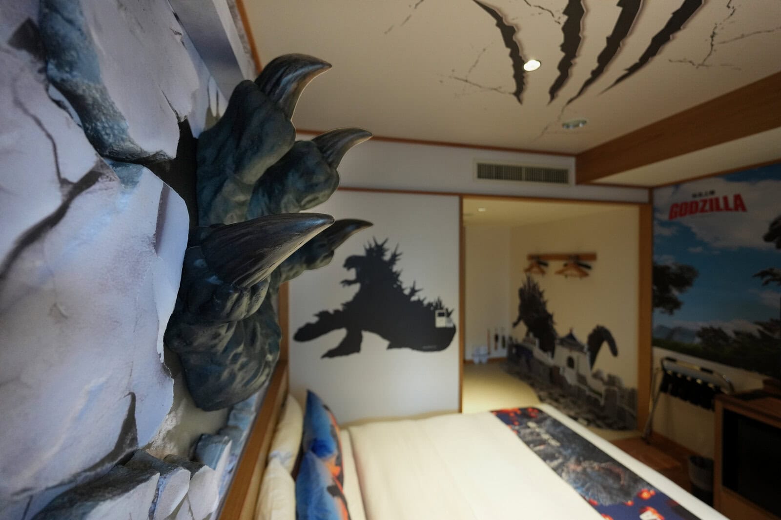 迫力抜群のゴジラの手