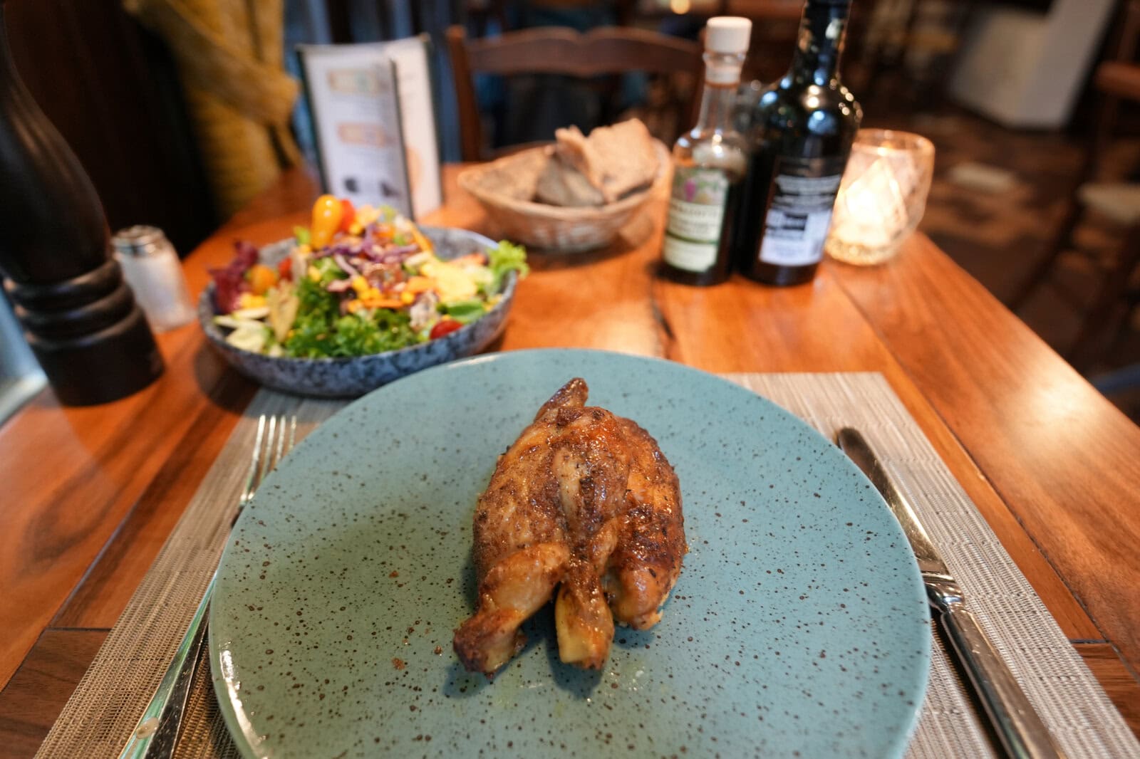 Grotto Broggini・ローストチキンとサラダ