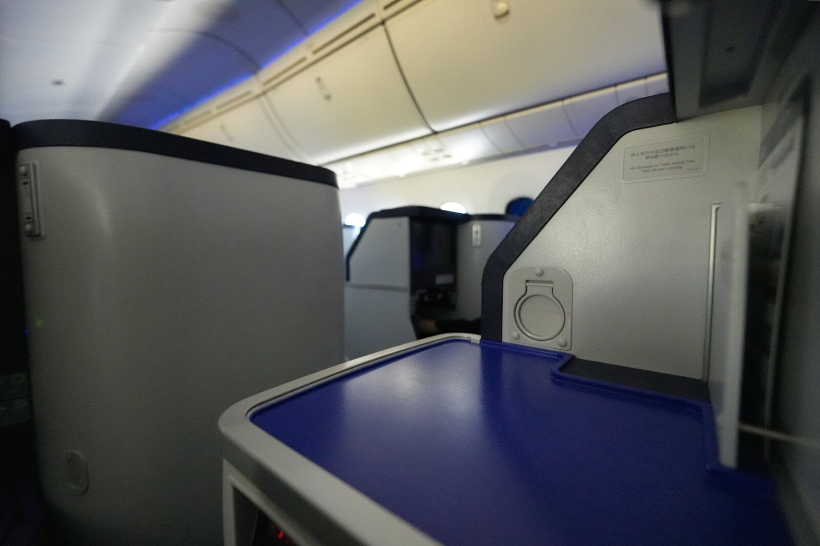 ANA B787-8 ビジネスクラス4F右手側