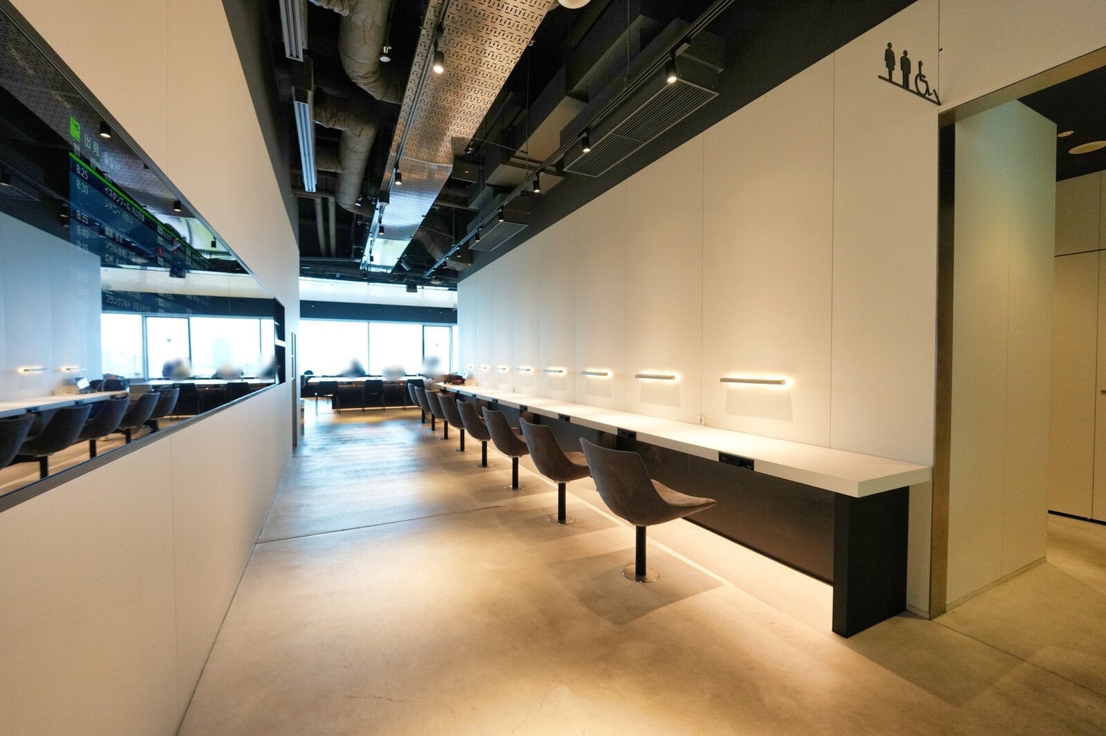 POWER LOUNGE PREMIUMのカウンター席
