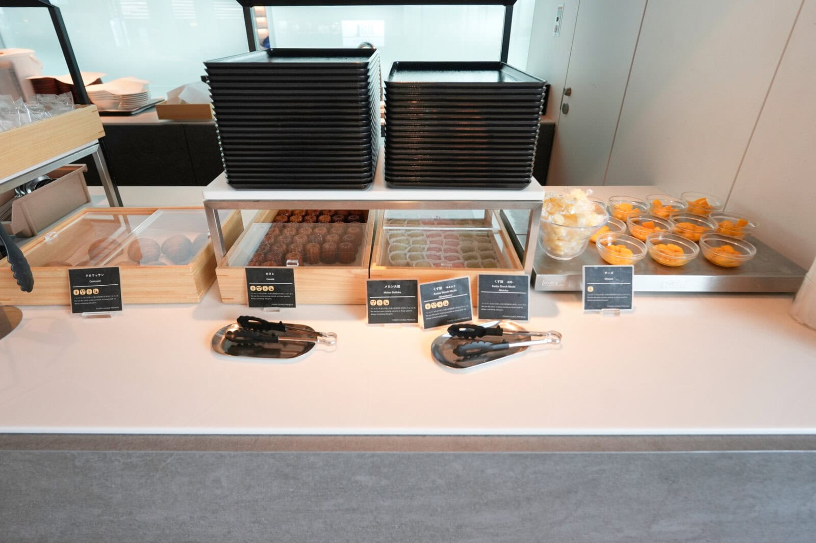 POWER LOUNGE PREMIUM・パンと甘味のコーナー