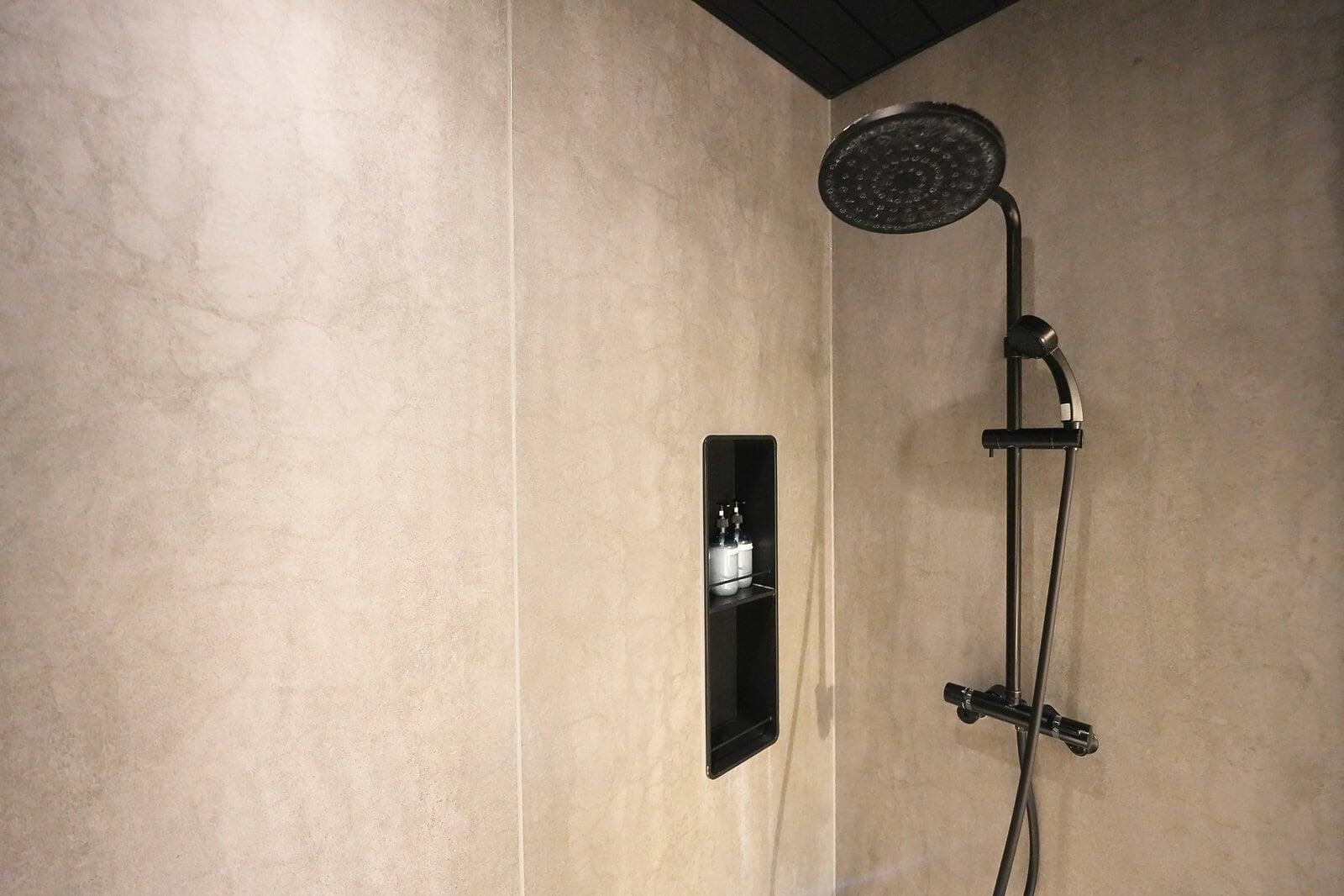 POWER LOUNGE PREMIUM・シャワーブース