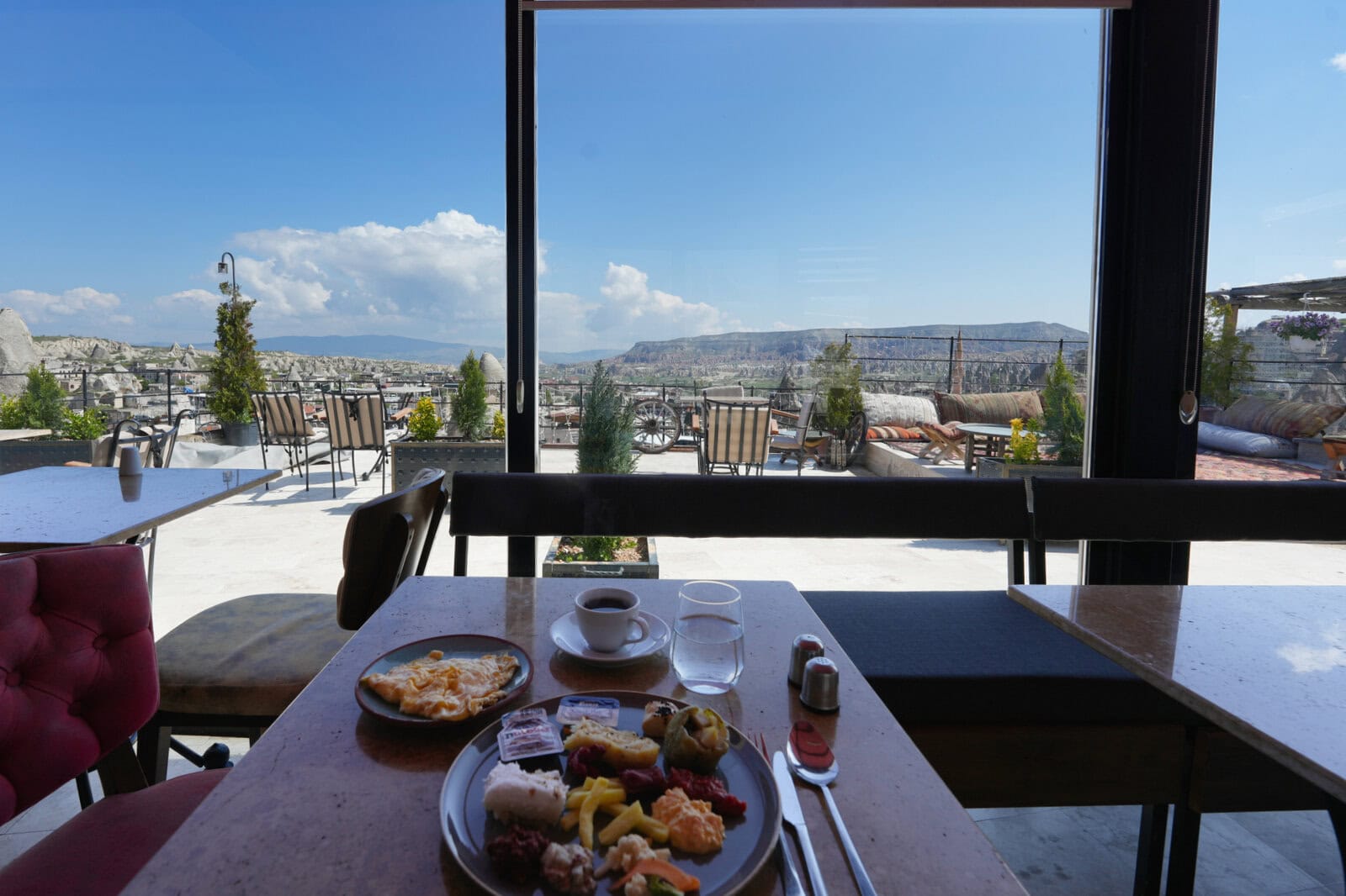 Arinna Cappadociaの朝食会場から見えるギョレメの景色