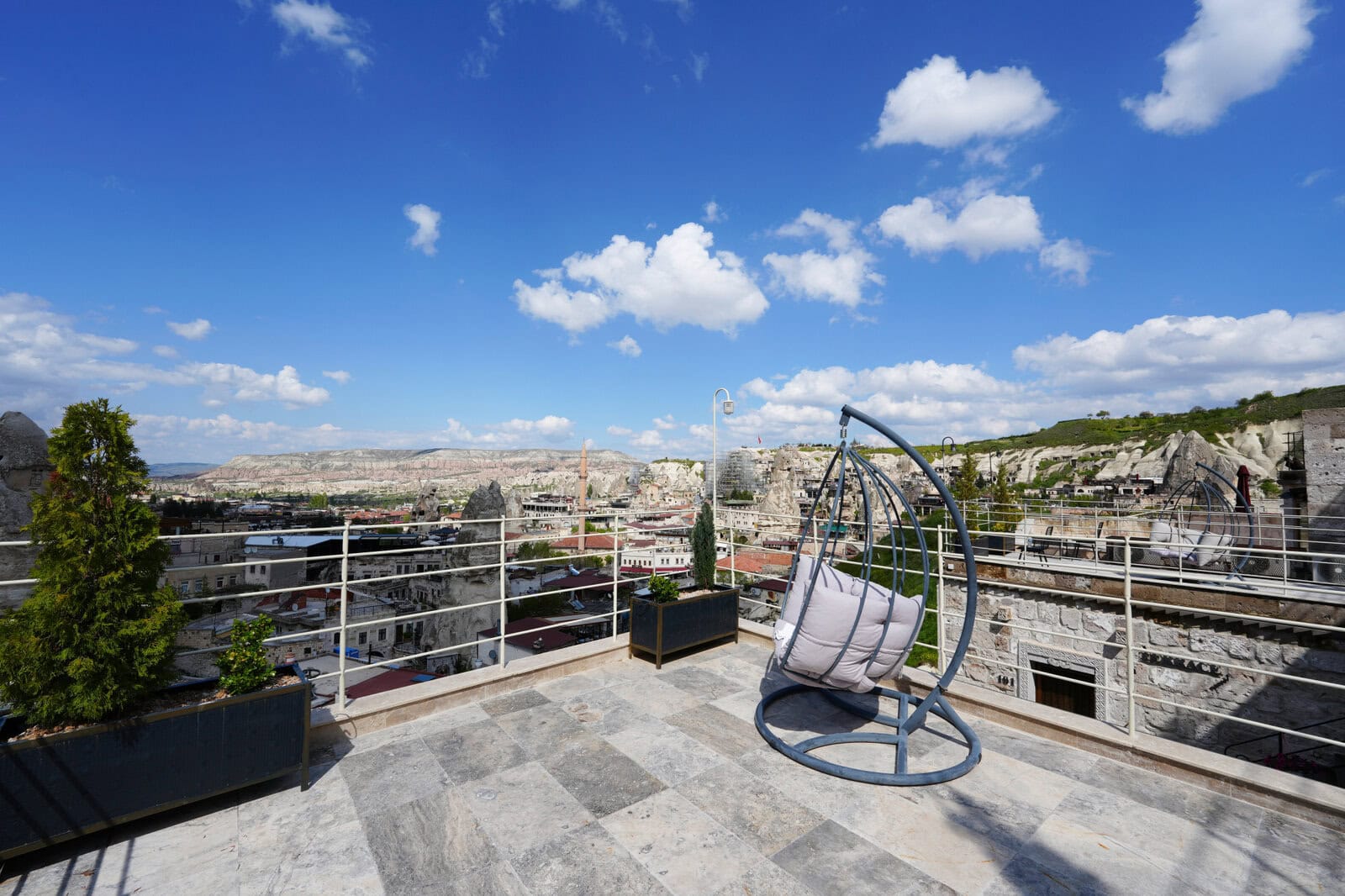 Arinna Cappadocia 204号室の専用テラスとギョレメのパノラマ