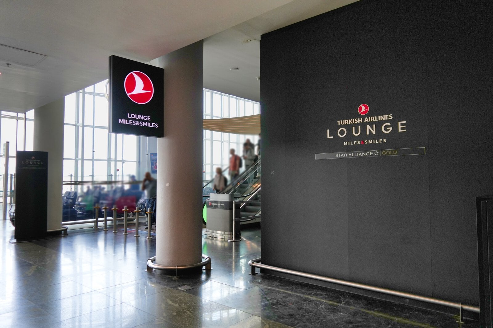 イスタンブール空港のTurkish Airlines Lounge Miles&Smiles入口