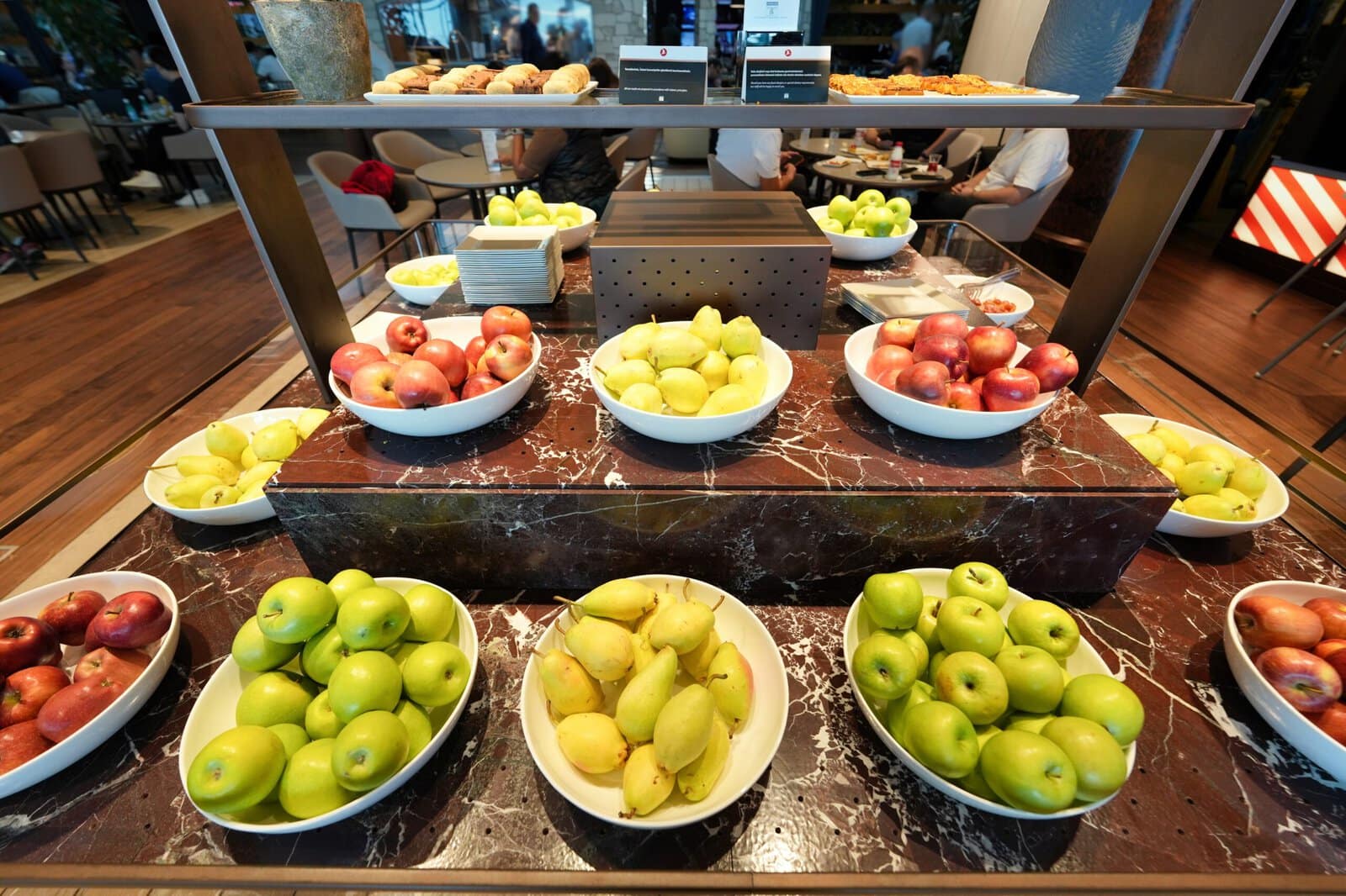 Turkish Airlines Lounge Miles&Smilesのフルーツコーナー
