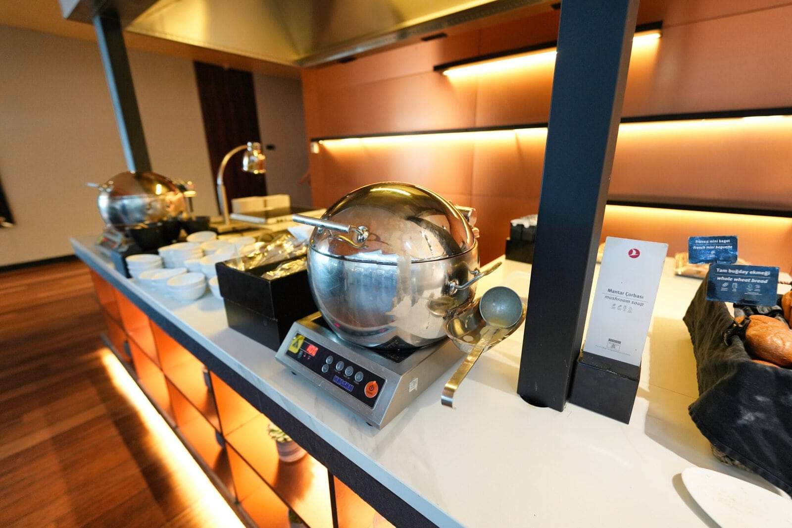Turkish Airlines Lounge Miles&Smilesのマッシュルームスープ