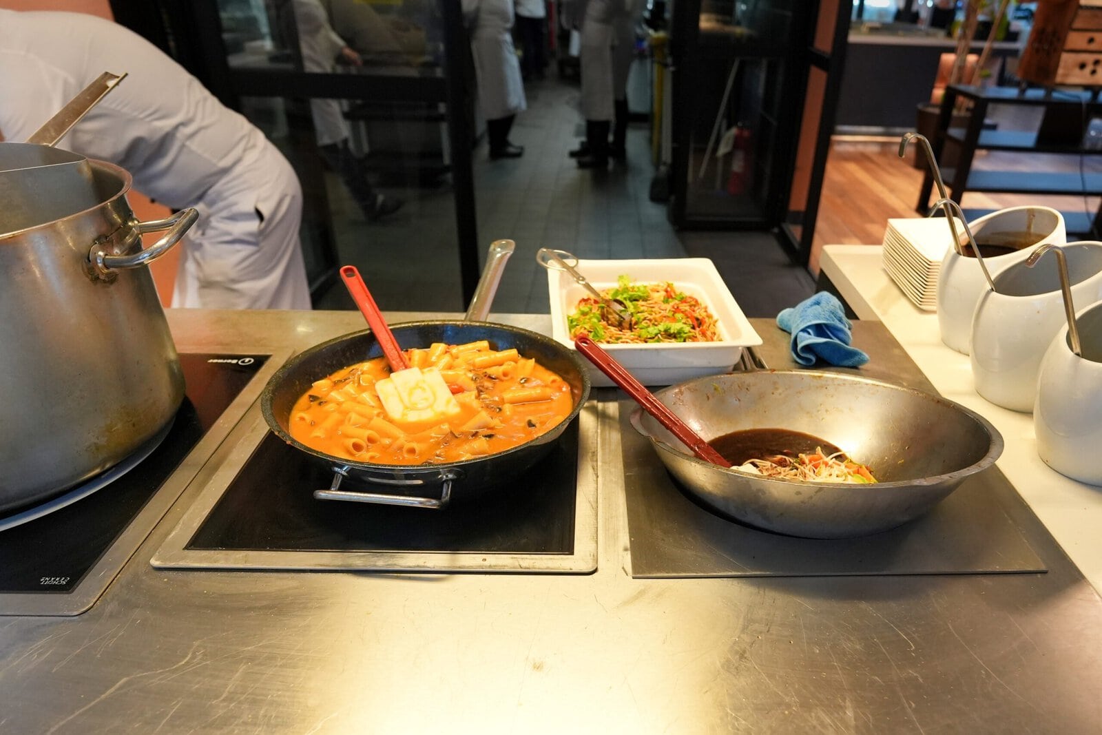 Turkish Airlines Lounge Miles&Smilesの温かい料理